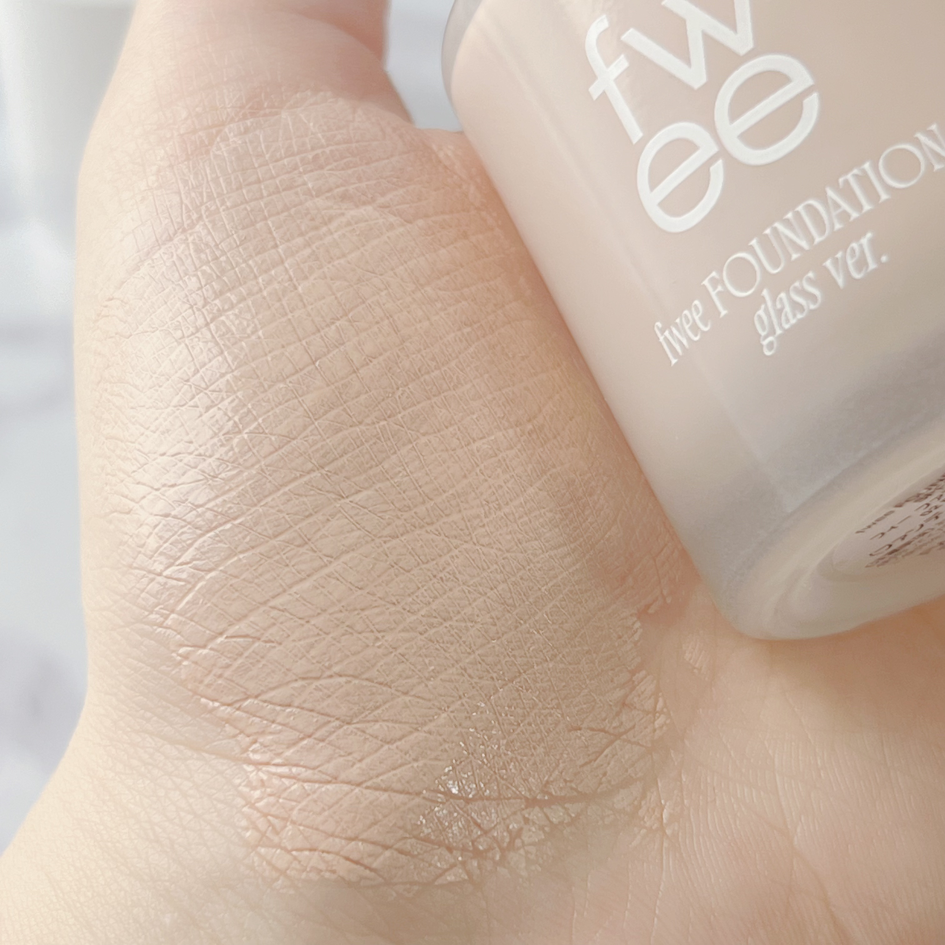 フィーファンデーションガラス/fwee/リキッドファンデーションを使ったクチコミ（3枚目）