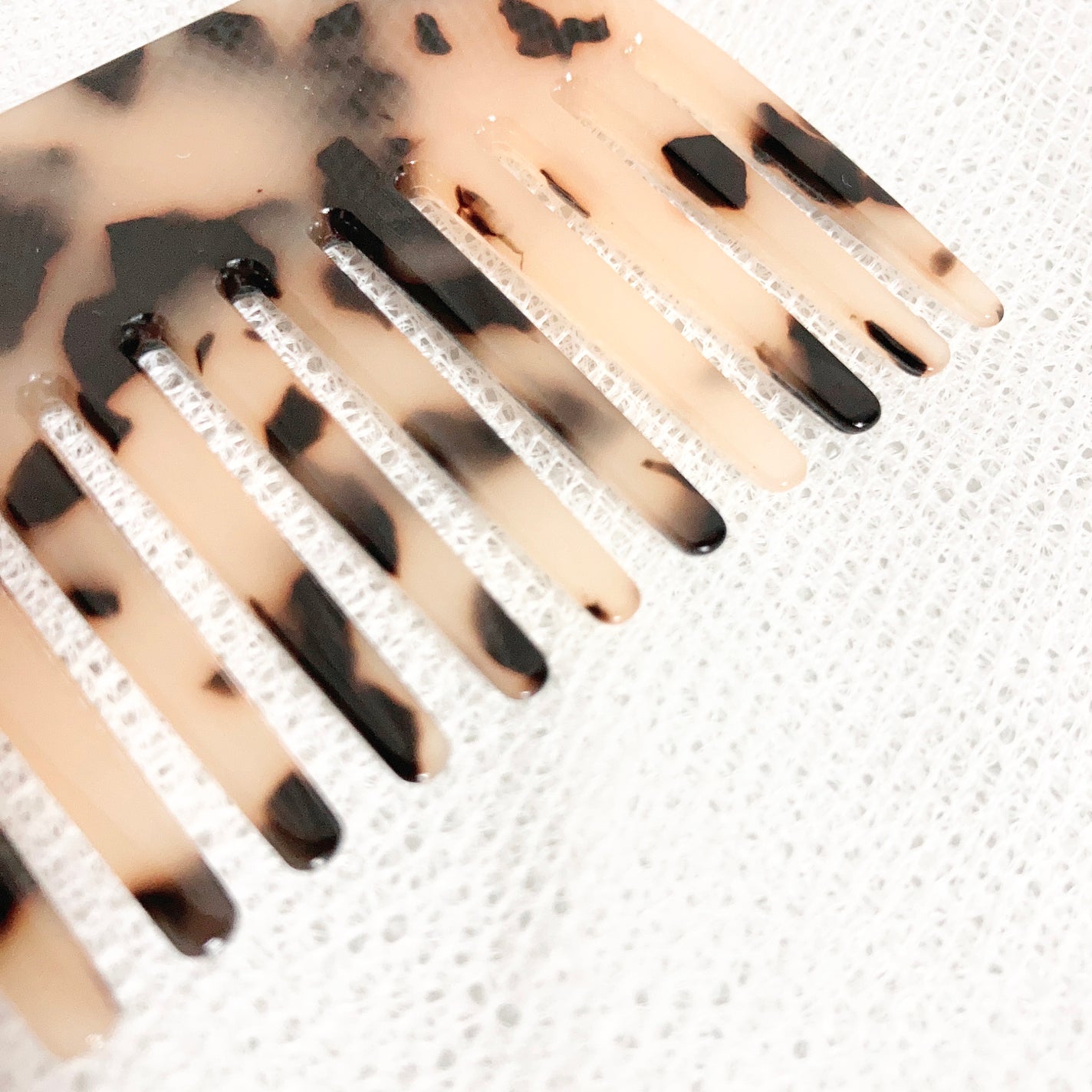 コスメモ on LIPS 「ナカモトフウフさんコラボのコーム♡レトロ可愛いデザインのアセテ..」(2枚目)