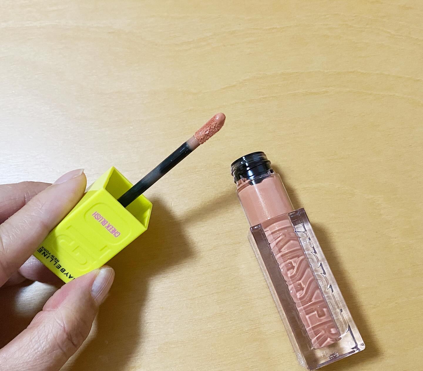 グローキッサー チークブラッシュ／グローキッサー ハイライター 04 恋焦がれダスティピンク/MAYBELLINE NEW YORK/リキッドチークを使ったクチコミ（3枚目）