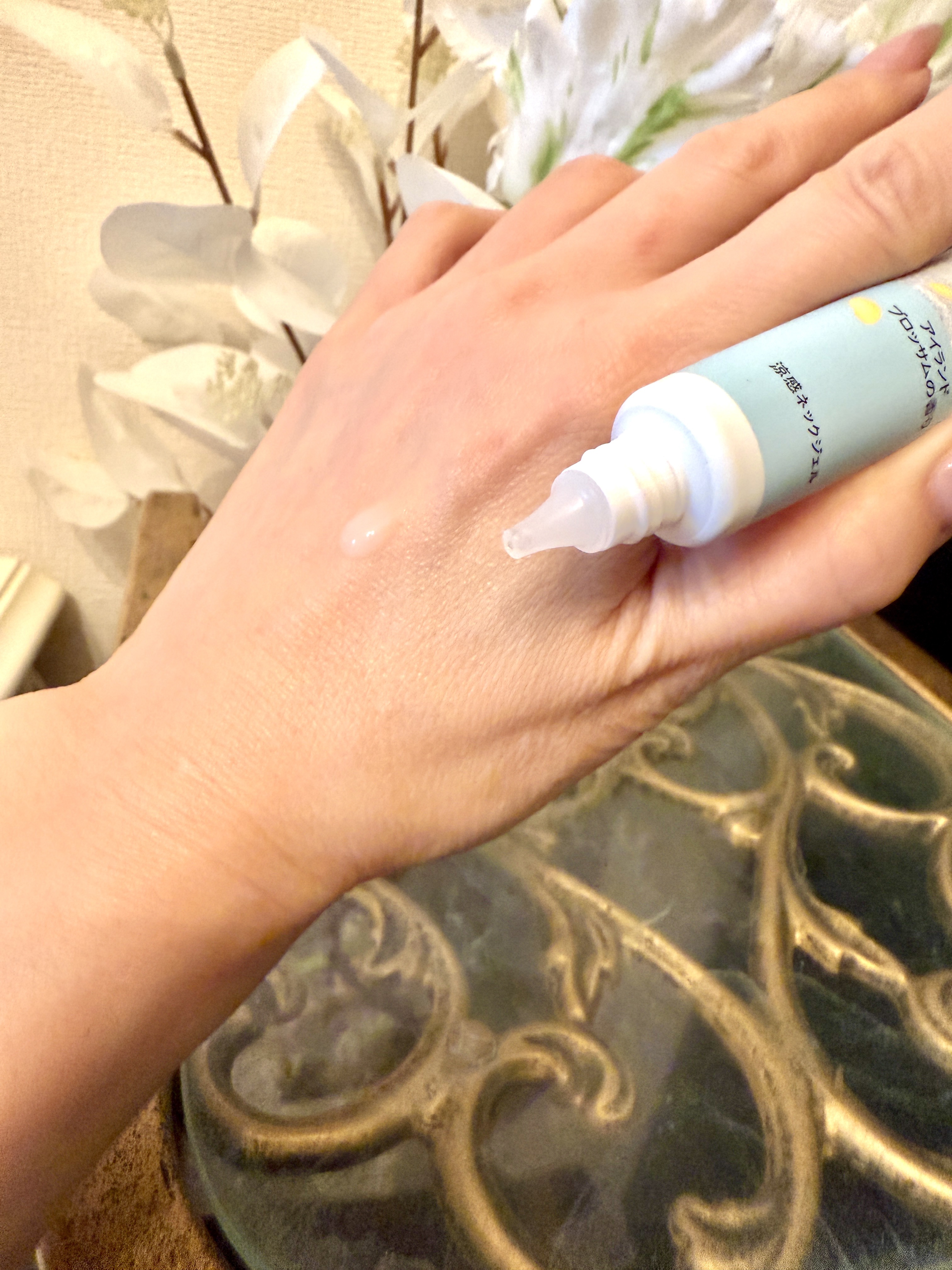 8x4 アロマスイッチ 涼感ネックジェル アイランドブロッサムの香り/８ｘ４/デオドラント・制汗剤を使ったクチコミ（2枚目）