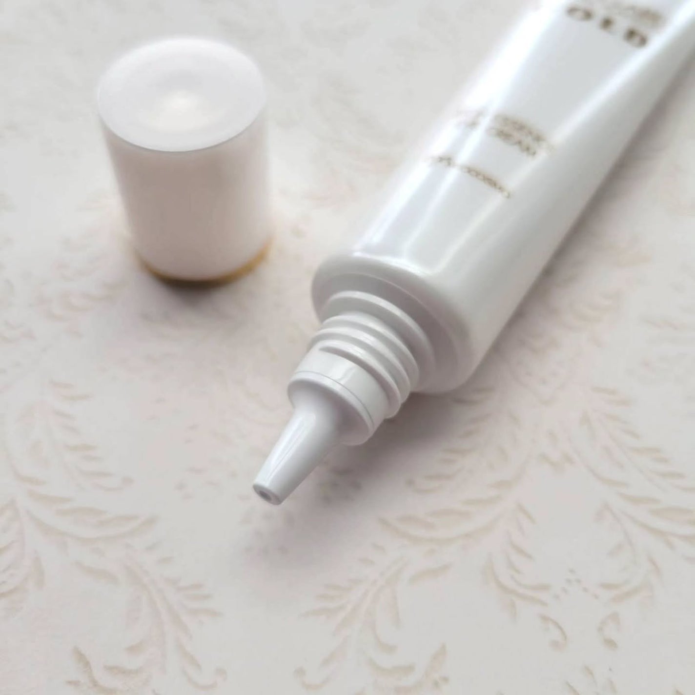 金のプラセンタもっちり白肌濃クマトリーナ/ホワイトラベル/アイケア・アイクリームを使ったクチコミ(2枚目)