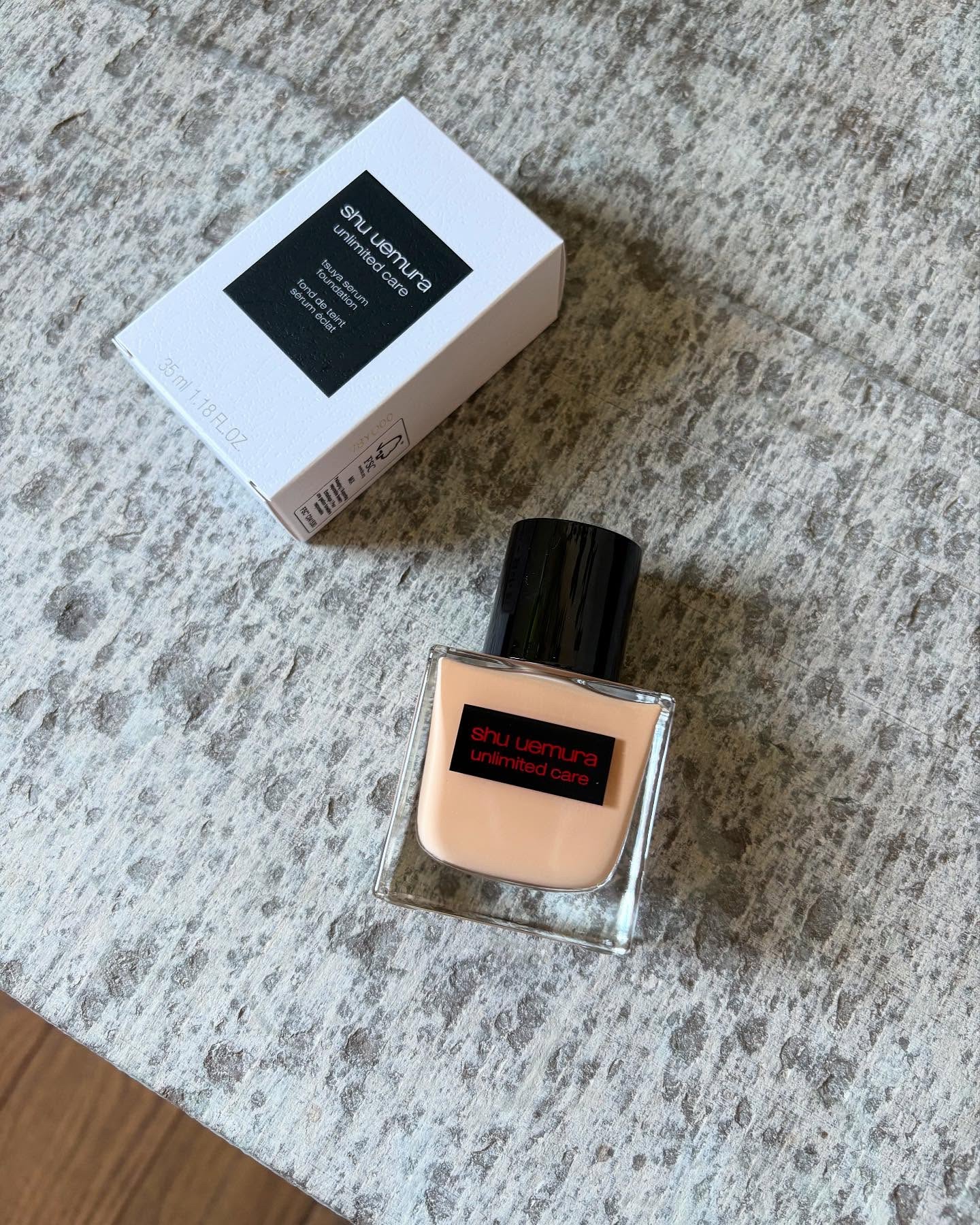 shu uemura アンリミテッド ケア ツヤ セラム ファンデーション574

ブルーテクノロジー搭載
青ピグメントを配合し、光を味方に肌悩みや色ムラをカバーする特徴がある美容液ファンデ

スキンケアの様に軽やかなテクスチャーで
みずみ