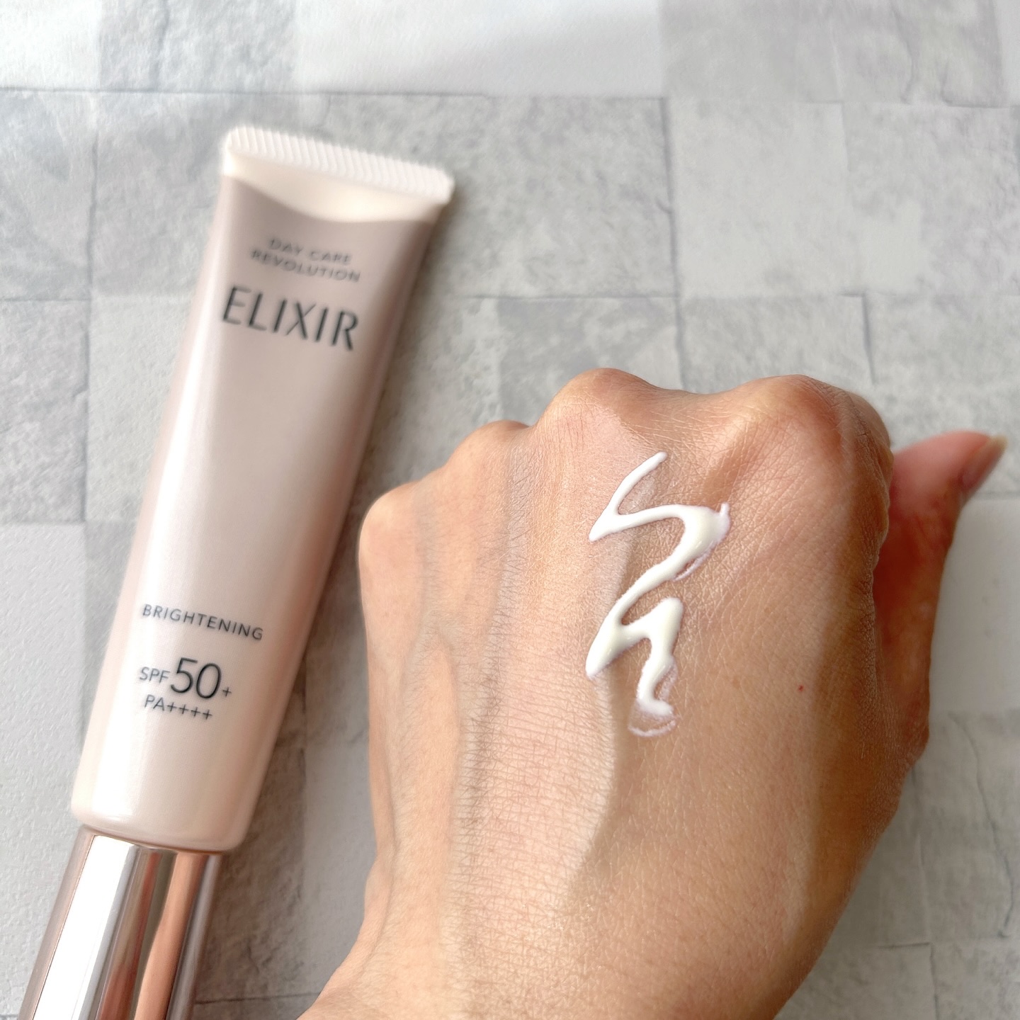 エリクシール　デーケアレボリューション　ブライトニング　＋　ba/エリクシール/化粧下地を使ったクチコミ（2枚目）