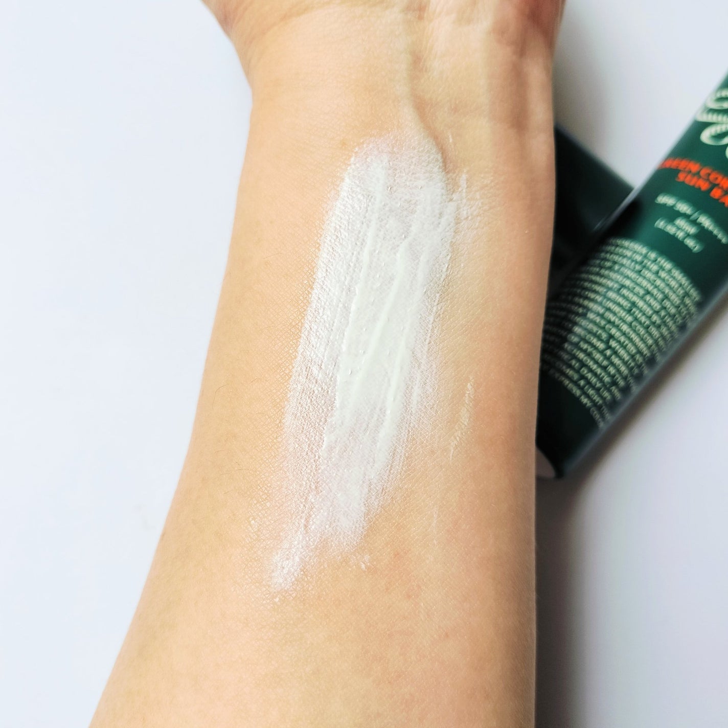 グリーンコレックティングサンベース/BROOKESIA/日焼け止めクリームを使ったクチコミ(3枚目)