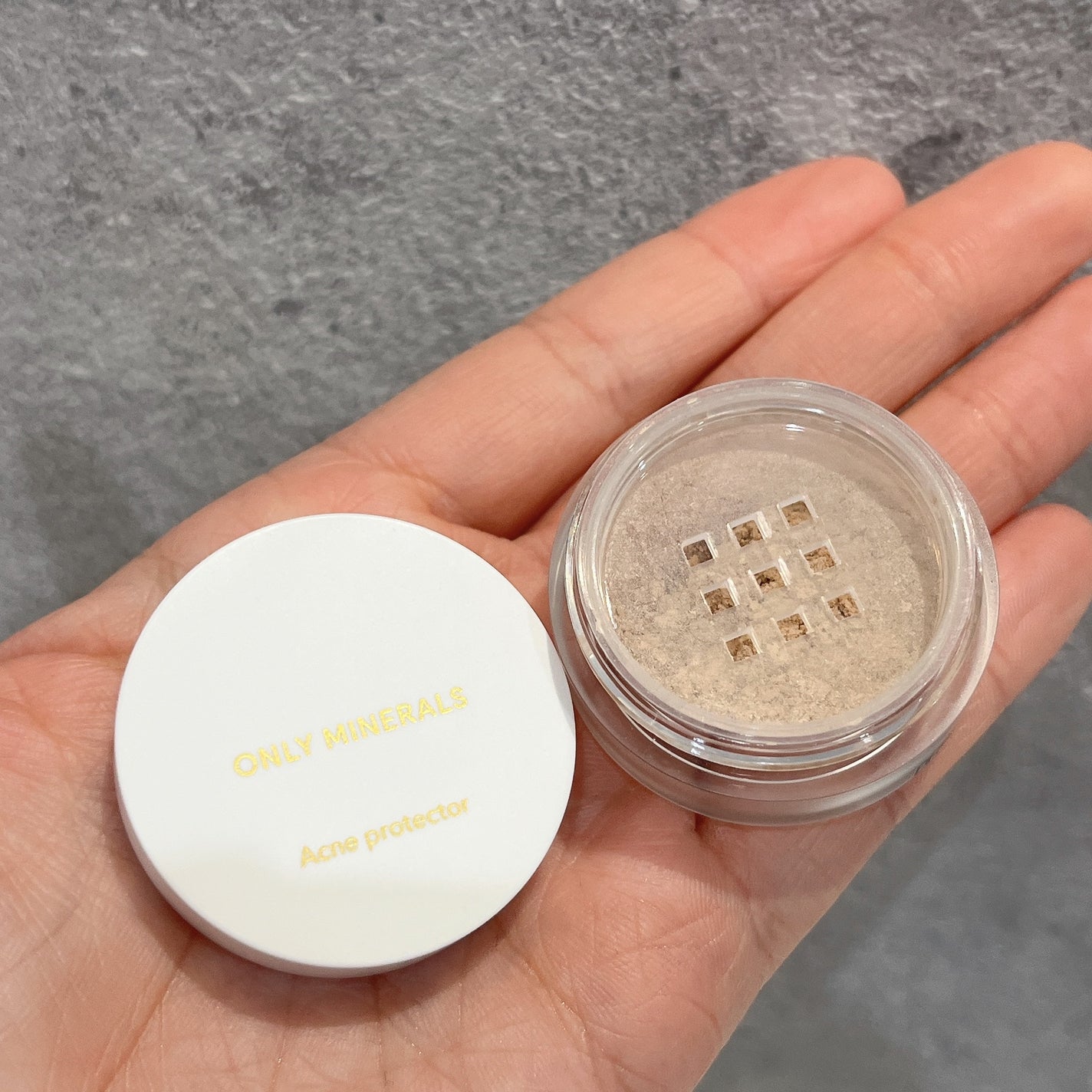 薬用コンシーラー アクネプロテクター/ONLY MINERALS/パウダーコンシーラーを使ったクチコミ(2枚目)