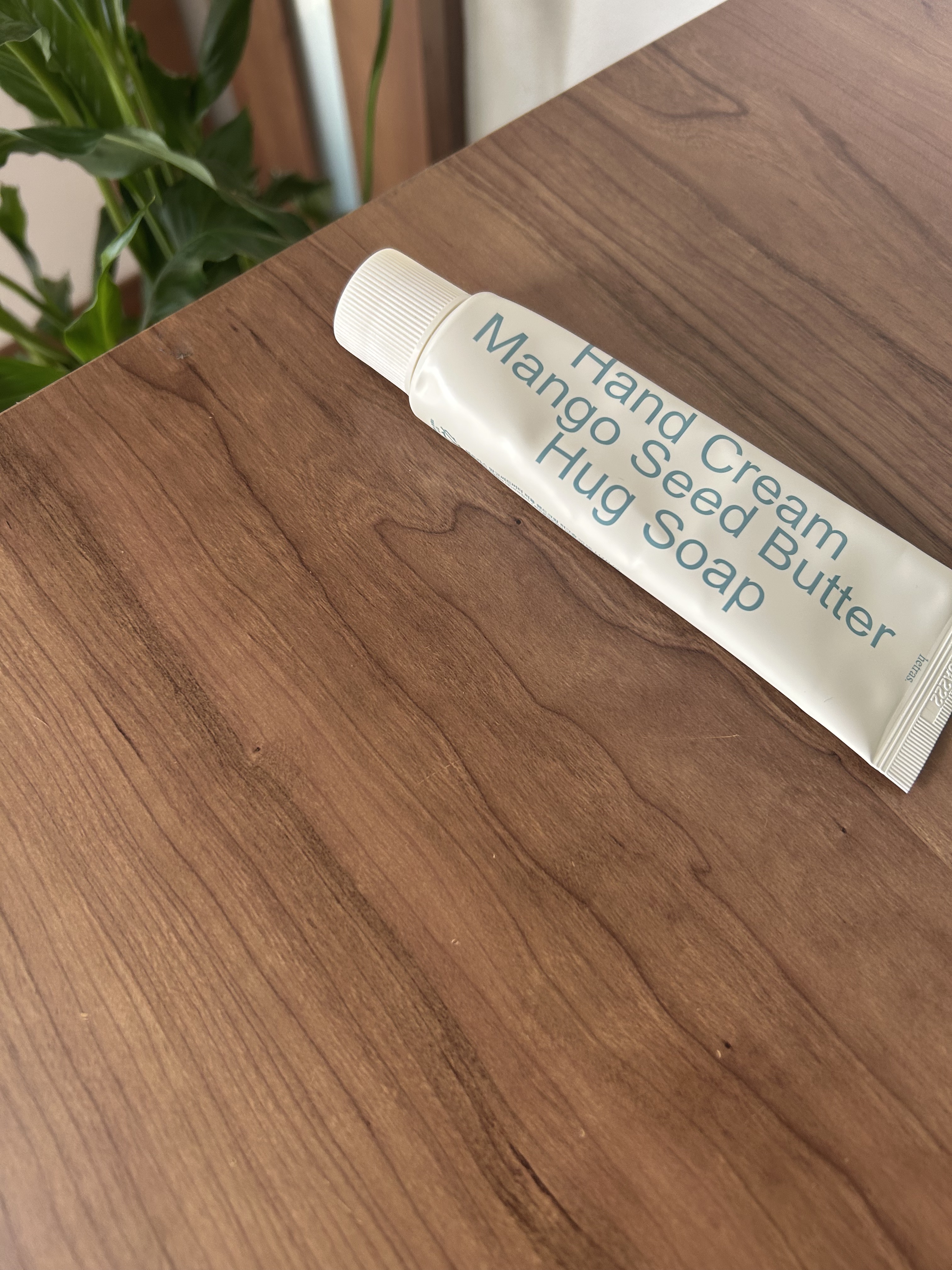 ヘトラス マンゴーシードバター パフューム ハンドクリーム/hetras/ハンドクリームを使ったクチコミ（2枚目）