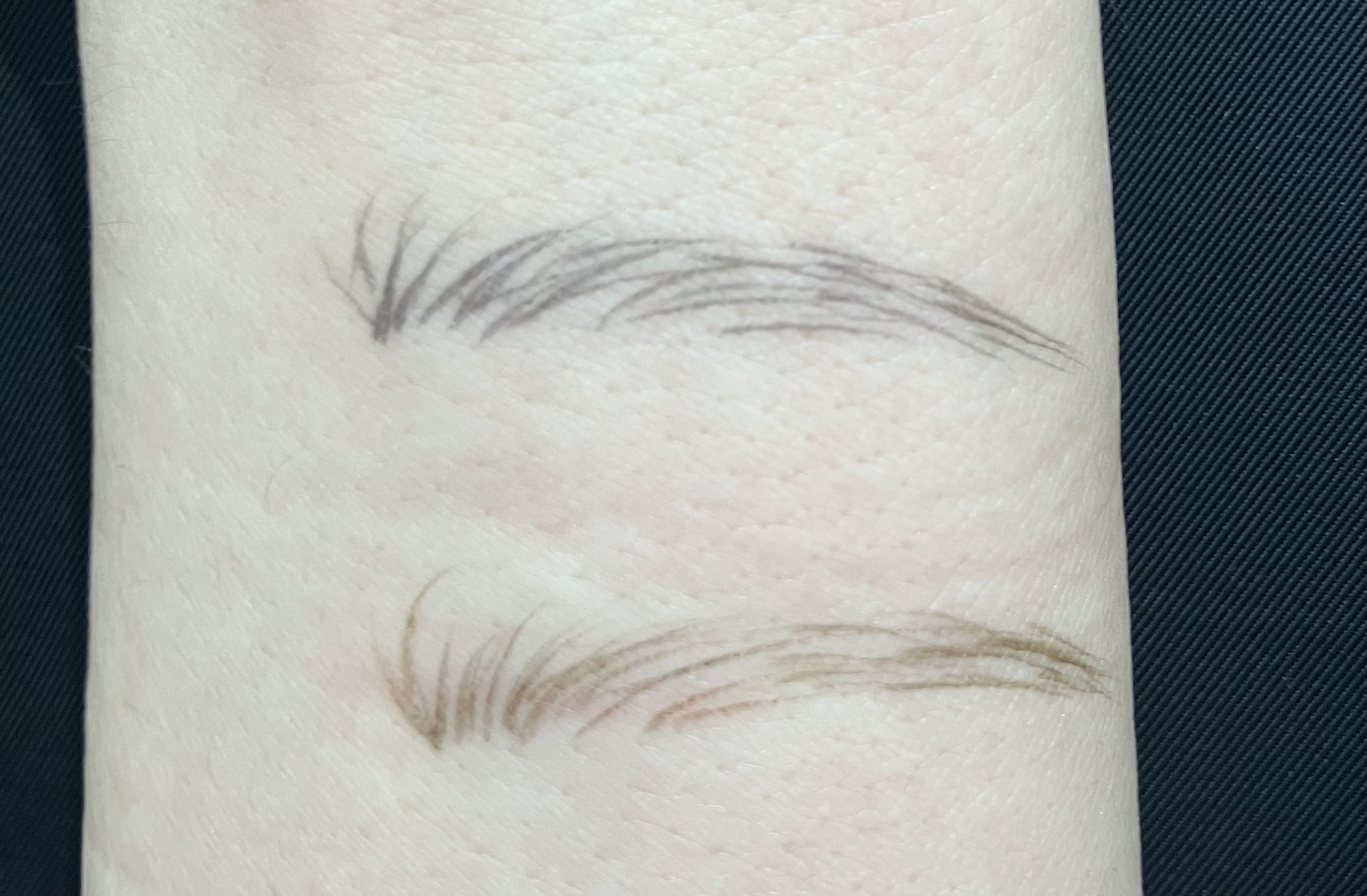 HBL アイブロウ アートリキッドペン 04 アッシュグレー/HBL BEAUTY/リキッドアイブロウを使ったクチコミ（2枚目）