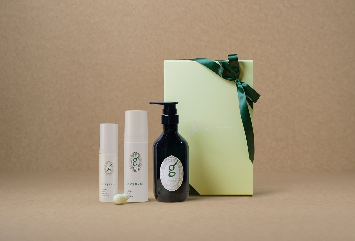 Itoguchi  母の日ギフト【みどりまゆBODY & HAIRモイストシャンプー&シルク仕込みスキンケア(モイストローション/モイストクリーム)】