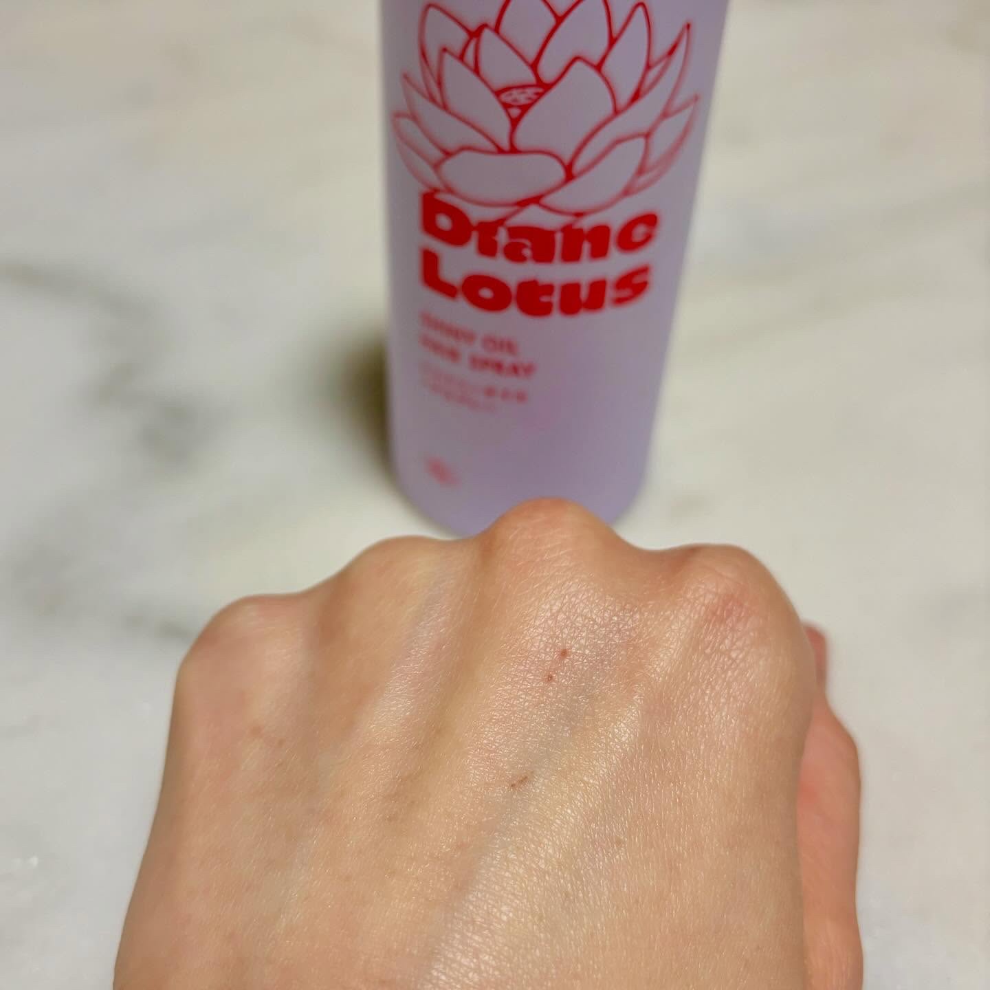 ロータス シャイニーオイル ヘアスプレー フィグ＆ローズの香り/ダイアン/ヘアスプレーを使ったクチコミ（3枚目）