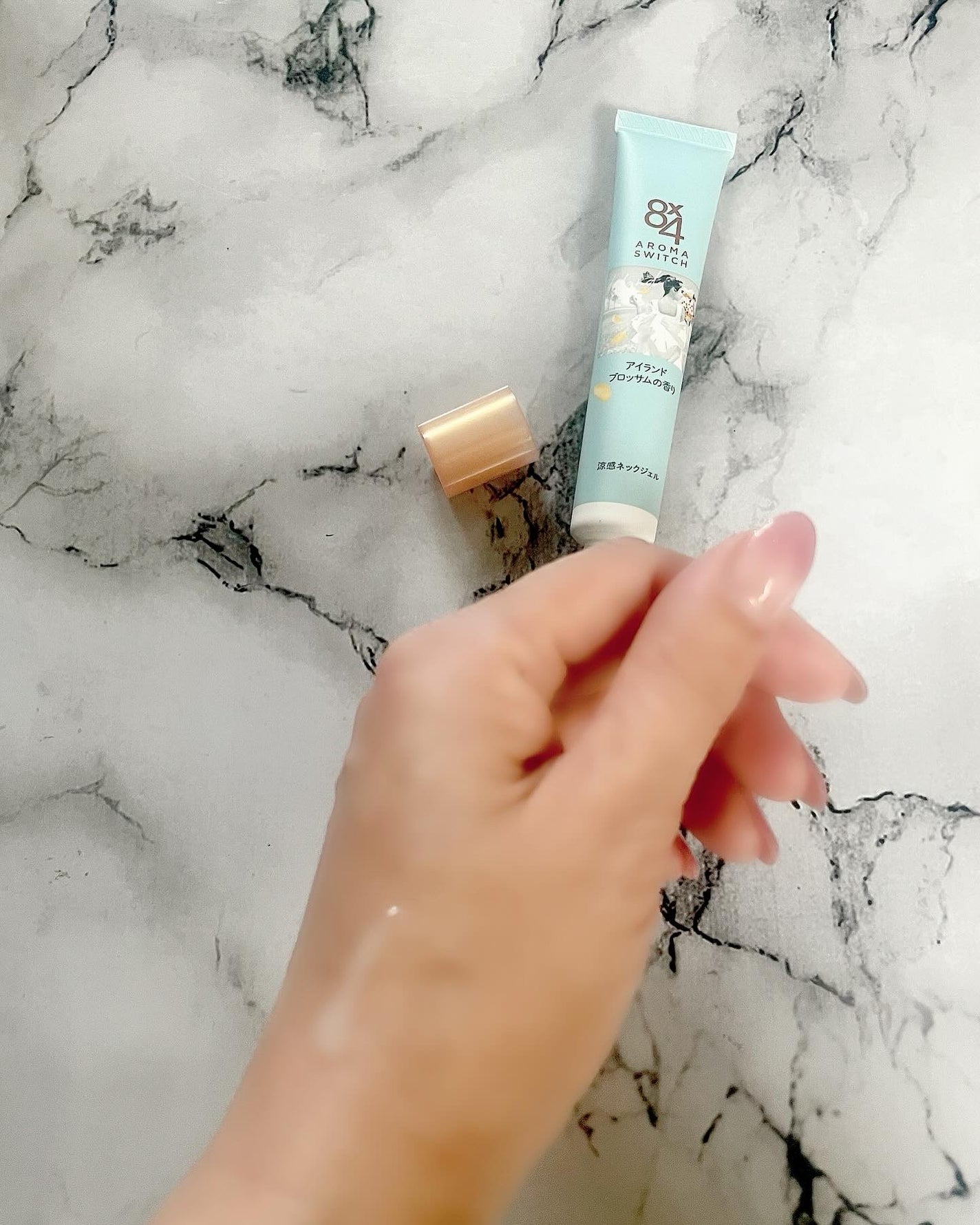 8x4 アロマスイッチ 涼感ネックジェル アイランドブロッサムの香り/8x4/デオドラント・制汗剤を使ったクチコミ(3枚目)