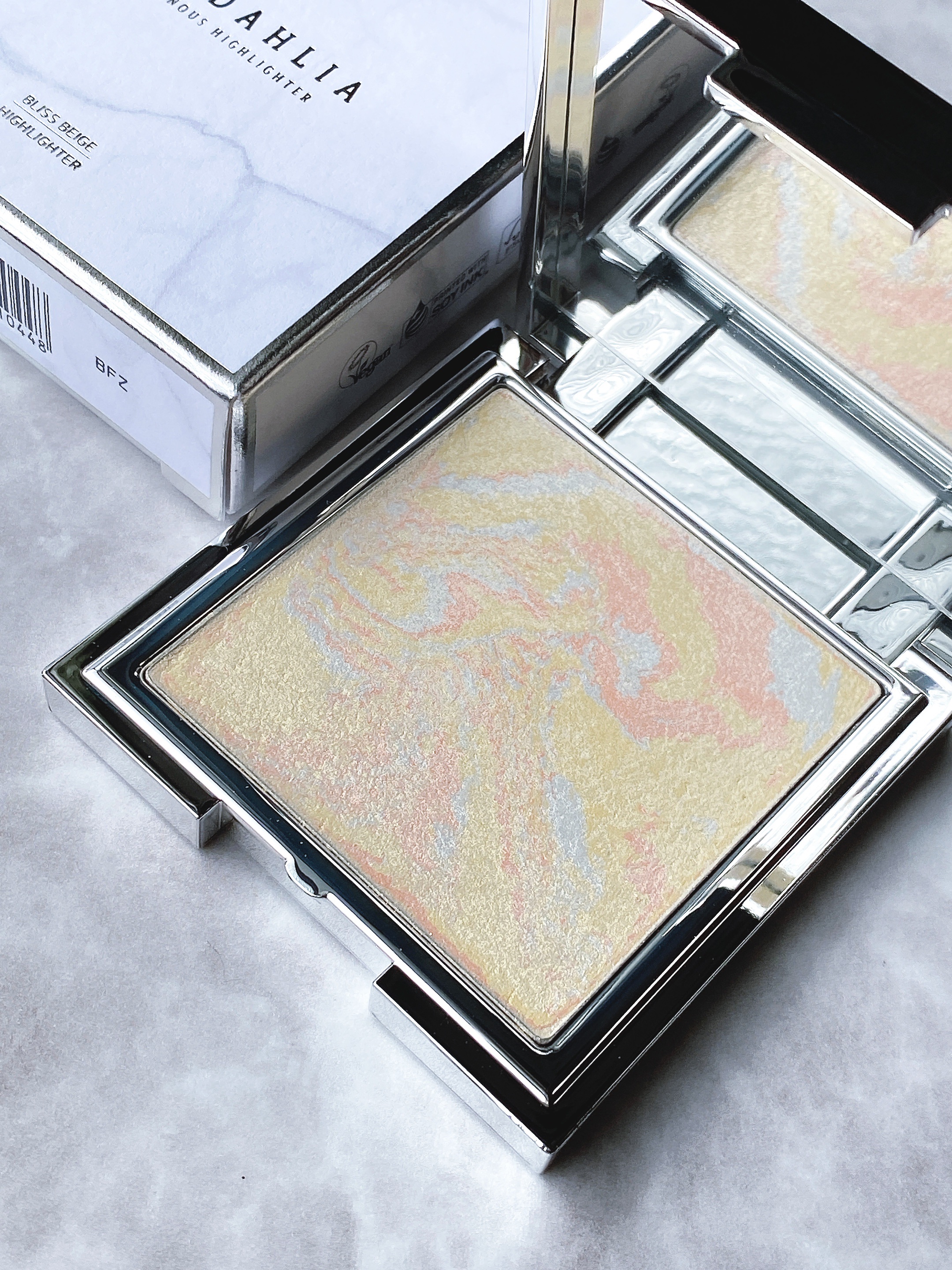 スキンルミナスハイライター/DEAR DAHLIA/パウダーハイライトを使ったクチコミ（1枚目）