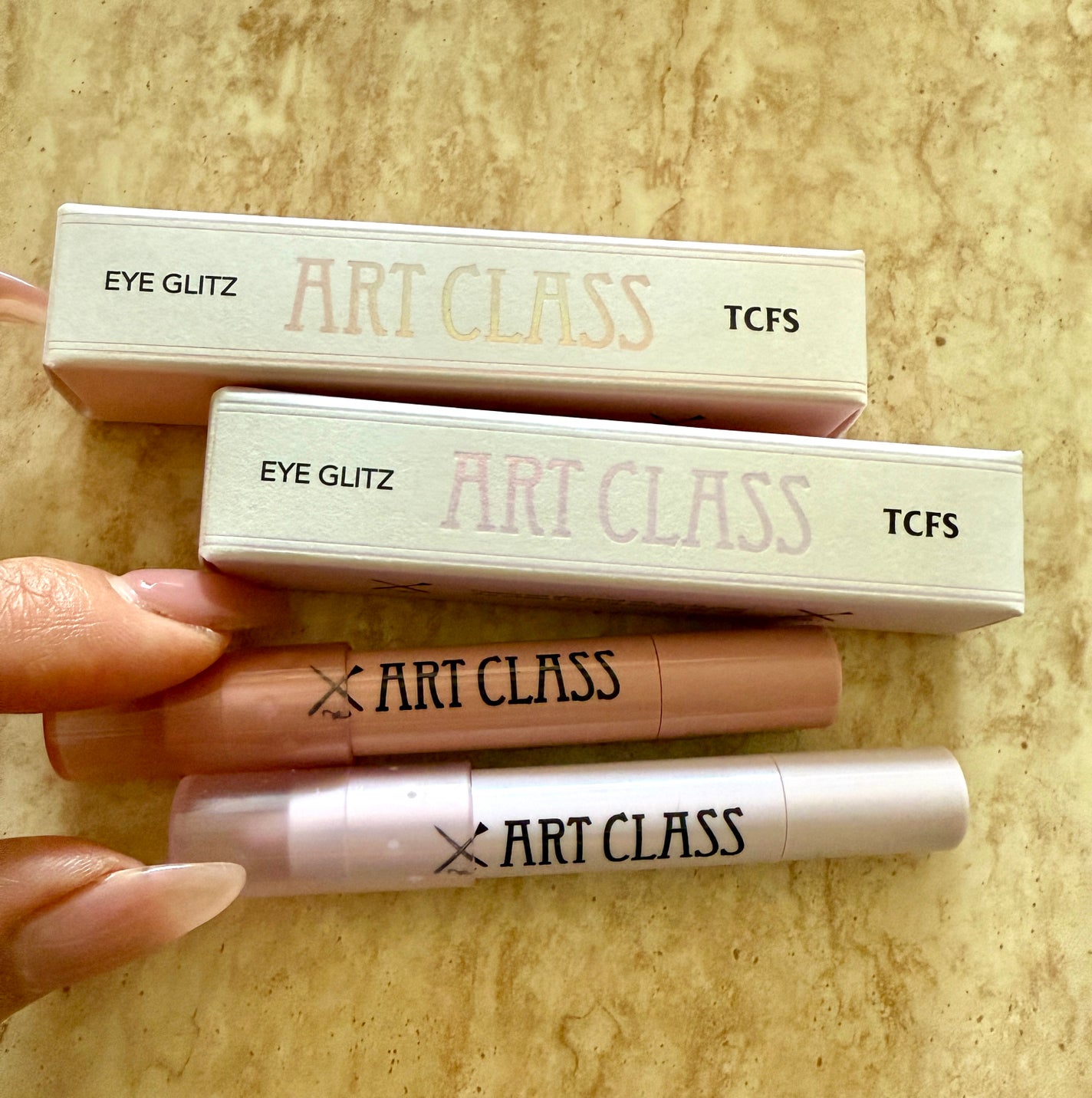 アートクラス アイグリッツ/too cool for school/スティックアイシャドウを使ったクチコミ(1枚目)