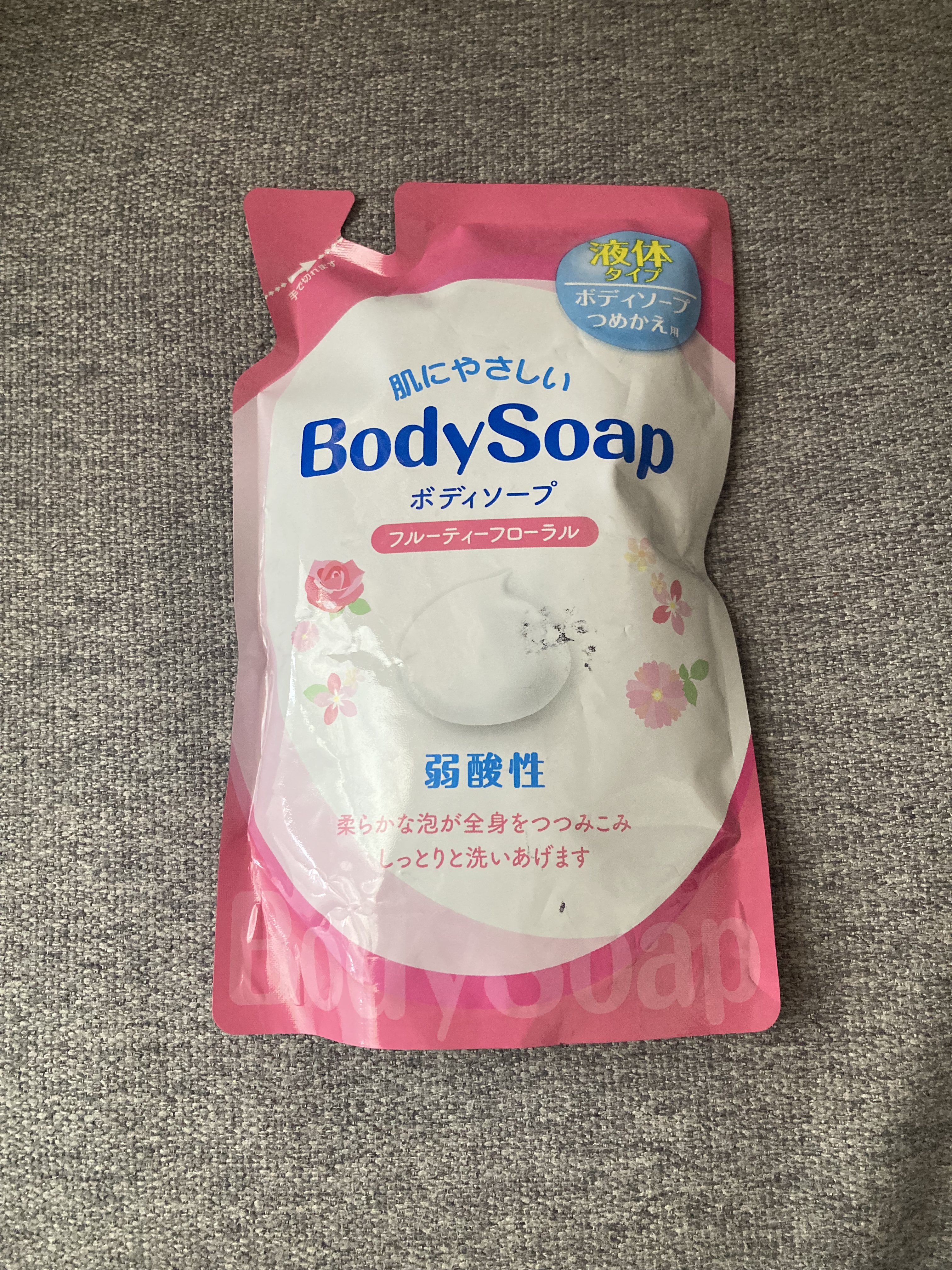 Body Soap  フルーティーフローラル

肌に優しいに惹かれ、以前シトラスの香りが良くでリピしました。

私的な感じ方になりますが、ビオレのローズ系に似てる香りでしっとりした洗い上がり。

季節の変わり目の今、痒み出ないで使うことでき