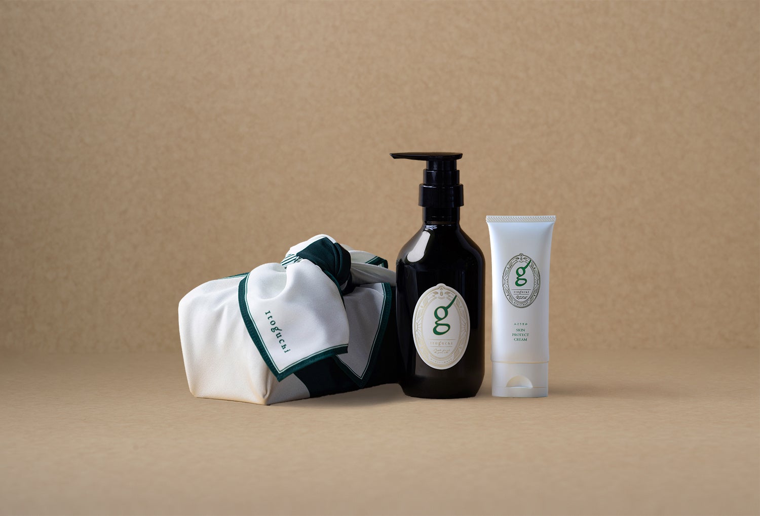 Itoguchi  母の日ギフト【フロシキ包み　みどりまゆBODY & HAIRモイストシャンプー & みどりまゆスキンプロテクトクリーム】