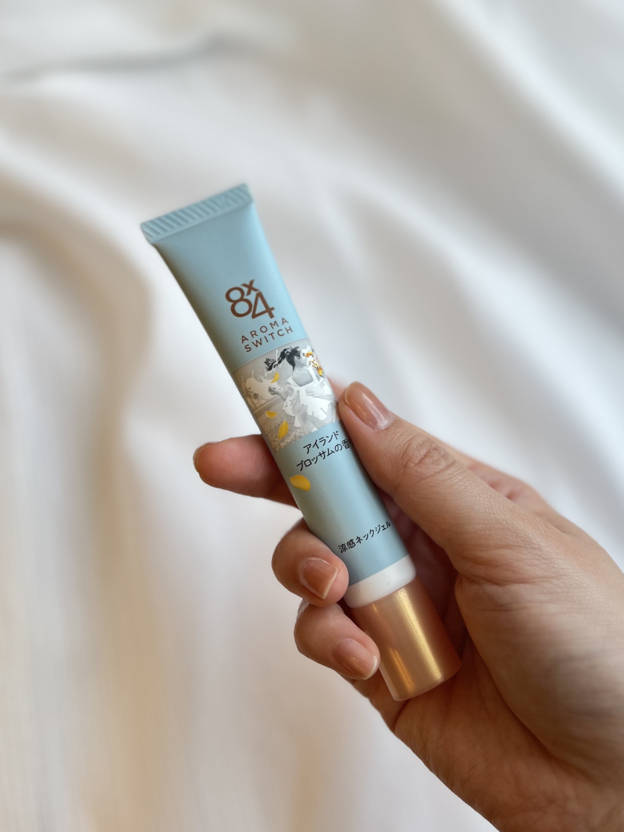 8x4 アロマスイッチ 涼感ネックジェル アイランドブロッサムの香り/８ｘ４/デオドラント・制汗剤を使ったクチコミ（1枚目）