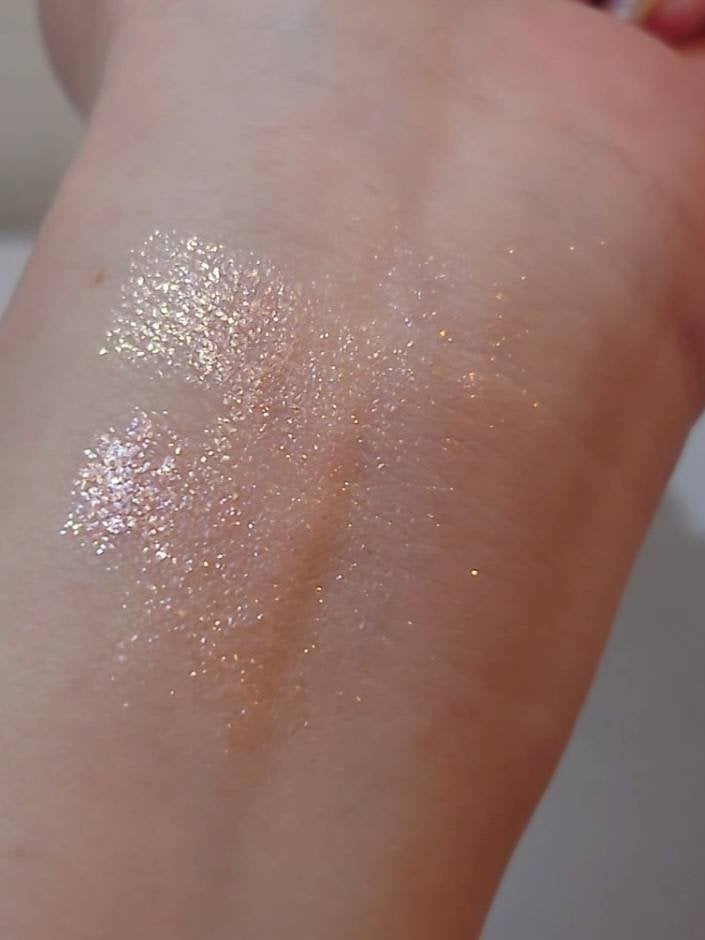 アートクラス アイグリッツ/too cool for school/スティックアイシャドウを使ったクチコミ(3枚目)