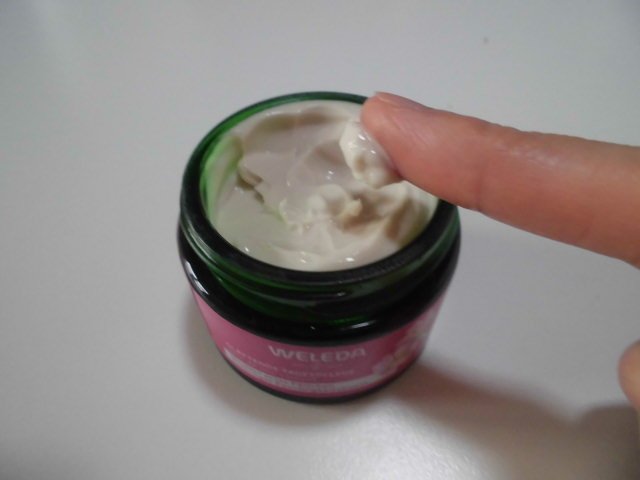 ワイルドローズ スムージングデイクリーム/WELEDA/フェイスクリームを使ったクチコミ（2枚目）