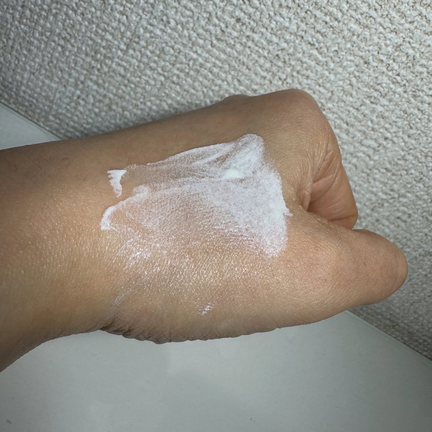 アクアリッチ エアリーホールドクリーム(呼吸感ベールUV)/ビオレ/日焼け止めクリームを使ったクチコミ(3枚目)