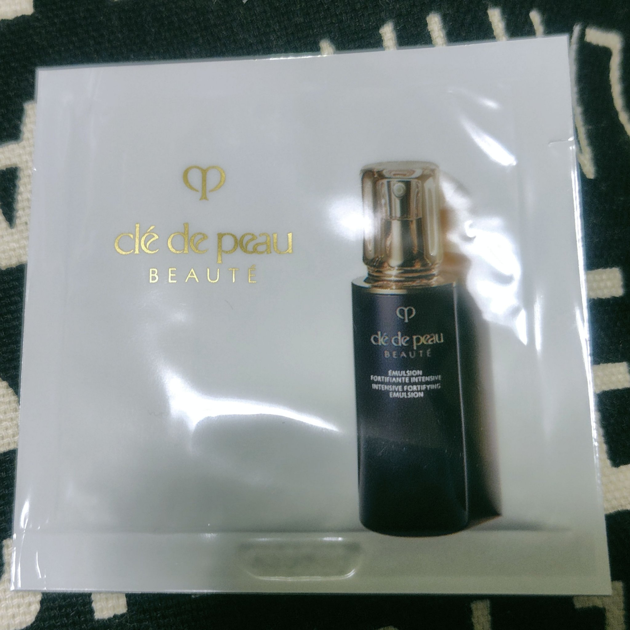 エマルションアンタンシヴｎ/クレ・ド・ポー ボーテ/乳液を使ったクチコミ（1枚目）
