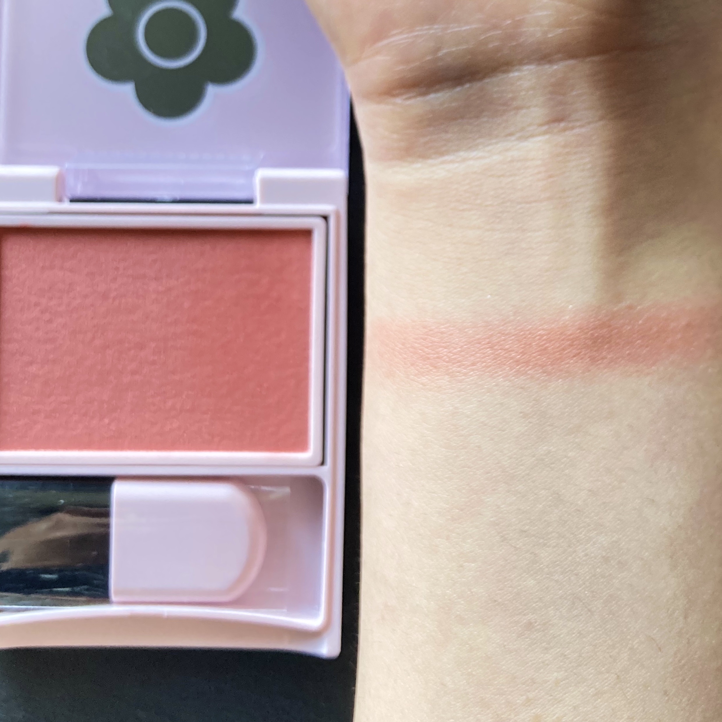 パウダーブラッシュ/DAISY DOLL by MARY QUANT/パウダーチークを使ったクチコミ（3枚目）