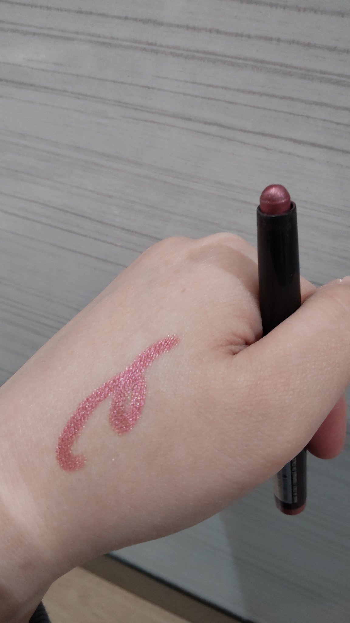 ワンダー ラスト アイシャドウ スティック/リンメル ロンドン/スティックアイシャドウを使ったクチコミ（3枚目）