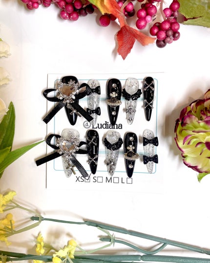 しのち☀️ビューティー on LIPS 「初めてネイルチップにチャレンジしてみたぁ🖤ludianaさまの..」(1枚目)