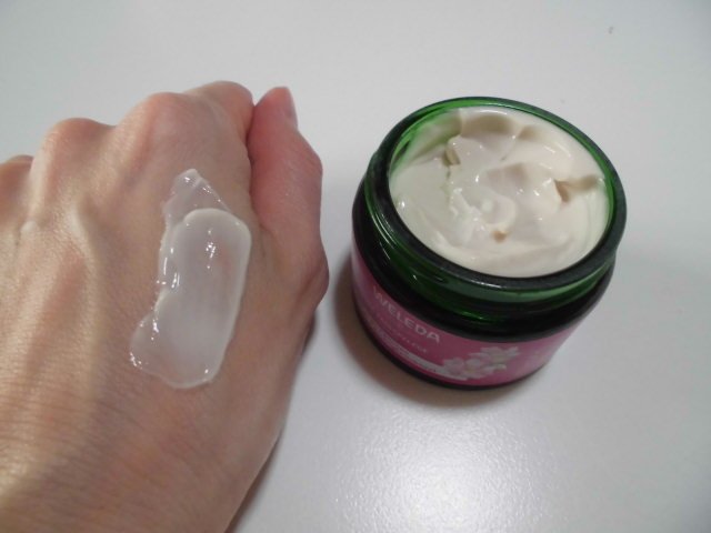 ワイルドローズ スムージングデイクリーム/WELEDA/フェイスクリームを使ったクチコミ（3枚目）