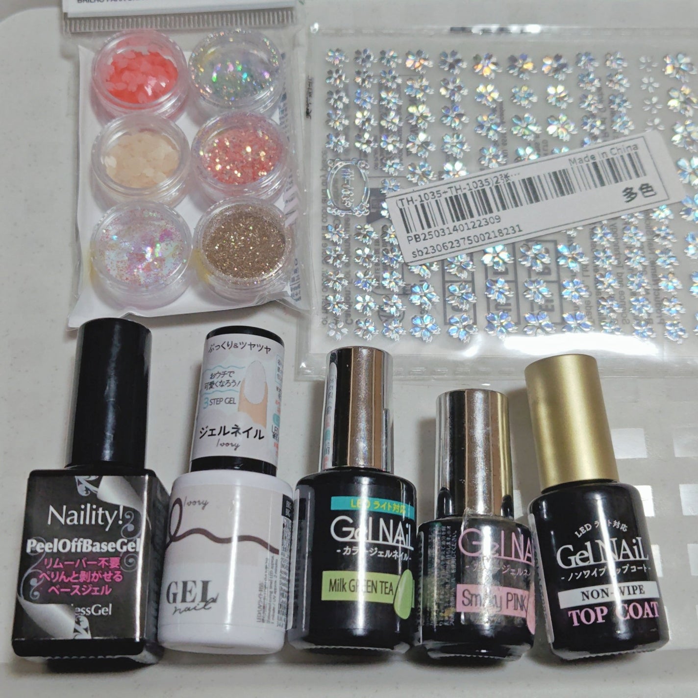 紫音@なるべくフォロバ on LIPS 「ほぼ百均葉桜ネイル桜のシールやホロを今更ながら買ったので、せっ..」(4枚目)