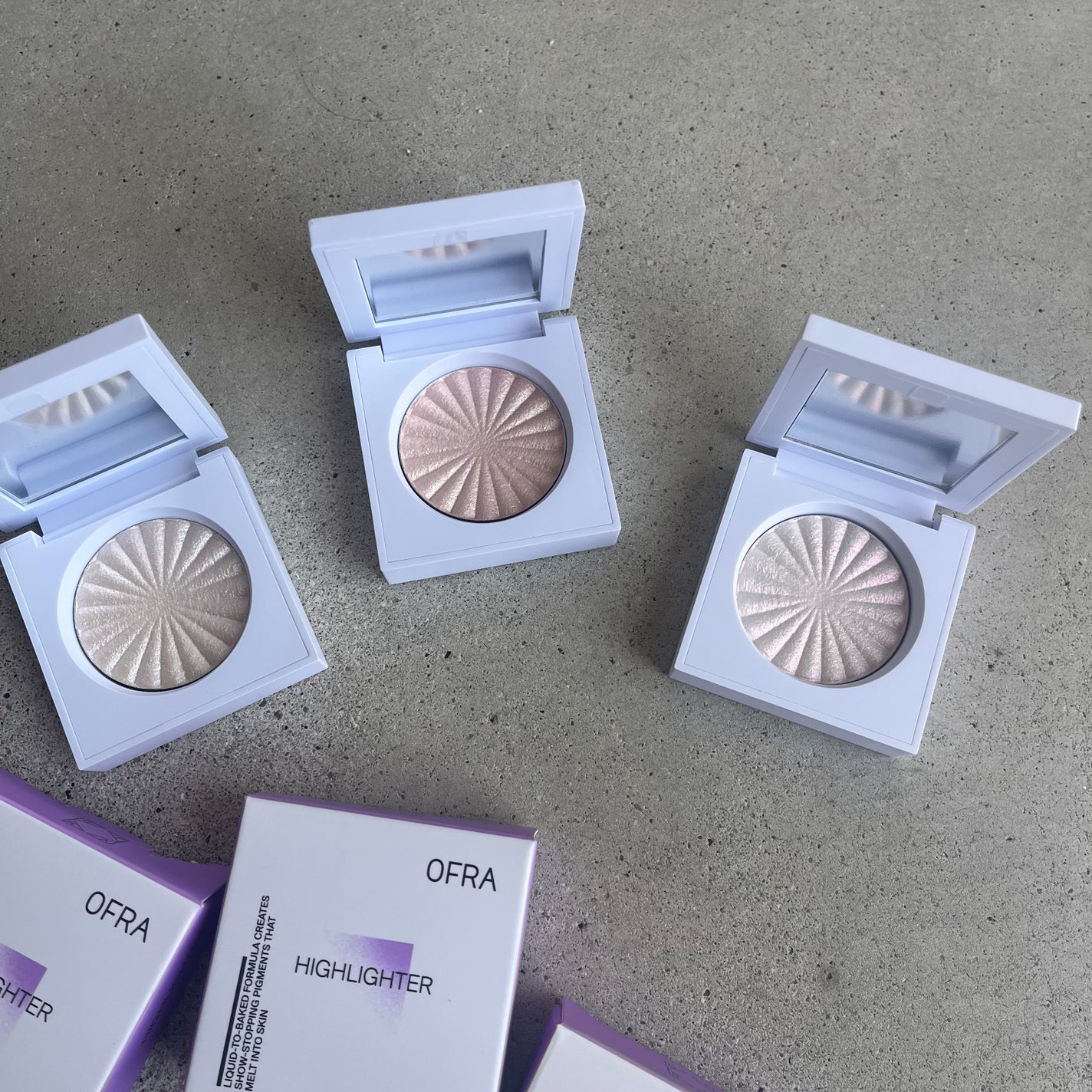 OFRA mini Highlighter/Ofra Cosmetics/パウダーハイライトを使ったクチコミ(2枚目)