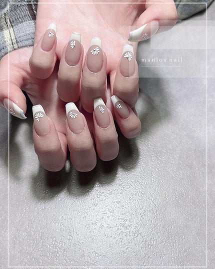 #フレンチネイル,#ネイル,#アートネイル,#春ネイル,#ミラーアートネイル,#白フレンチネイル,#ベビーピンクネイル,#ピンクネイル,#ミラーネイル,#手書きアートネイル,#刺繍ネイル,#ミラーネイル,#シルバーアクセネイル,#春ネイル,#天王寺ネイルのネイルデザイン