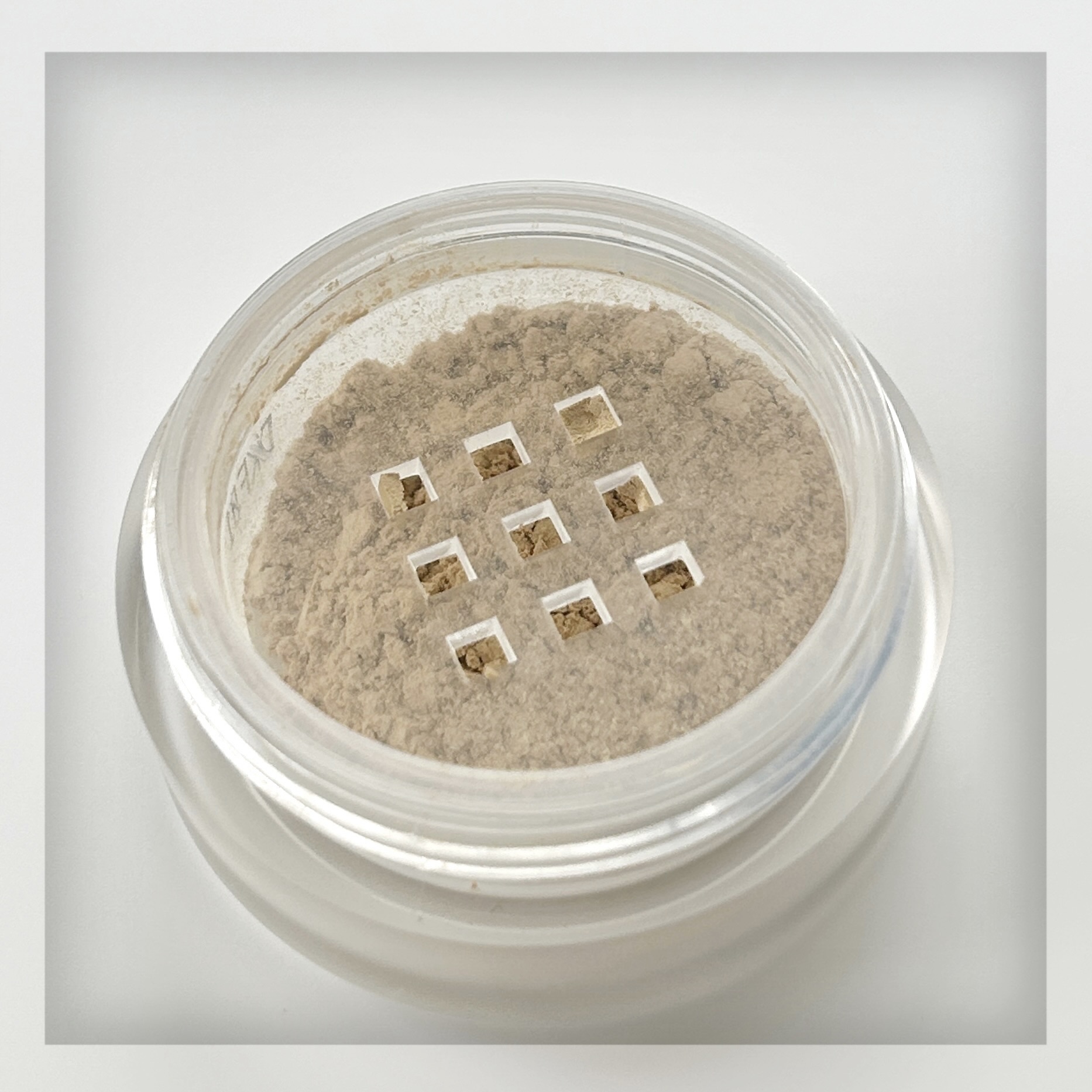 薬用コンシーラー アクネプロテクター/ONLY MINERALS/パウダーコンシーラーを使ったクチコミ（3枚目）