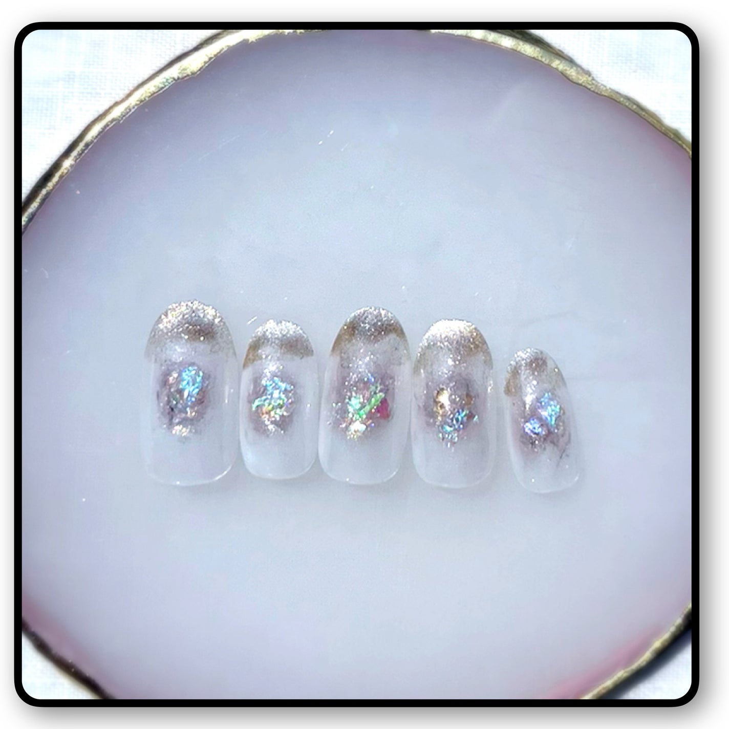 琴海-フォロバ on LIPS 「ホロが煌めくコーヒーソーダネイル☕️マグネットのキラキラ、ニュ..」(1枚目)
