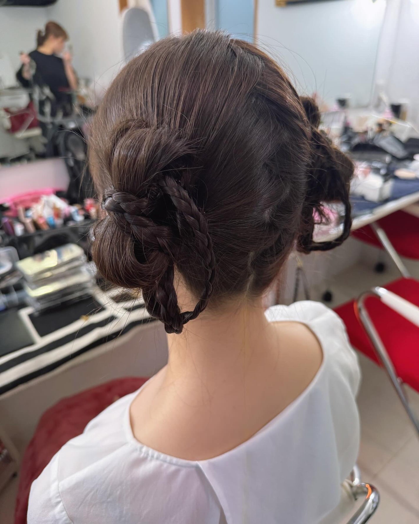 ヘアメイクみどり【YouTube】 on LIPS 「アンダーバーさん広告撮影〜🙂モデル秋谷穂奈美さんに韓国風の可愛..」(3枚目)