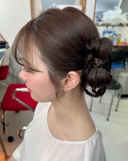 ヘアメイクみどり【YouTube】 on LIPS 「アンダーバーさん広告撮影〜🙂モデル秋谷穂奈美さんに韓国風の可愛..」(4枚目)