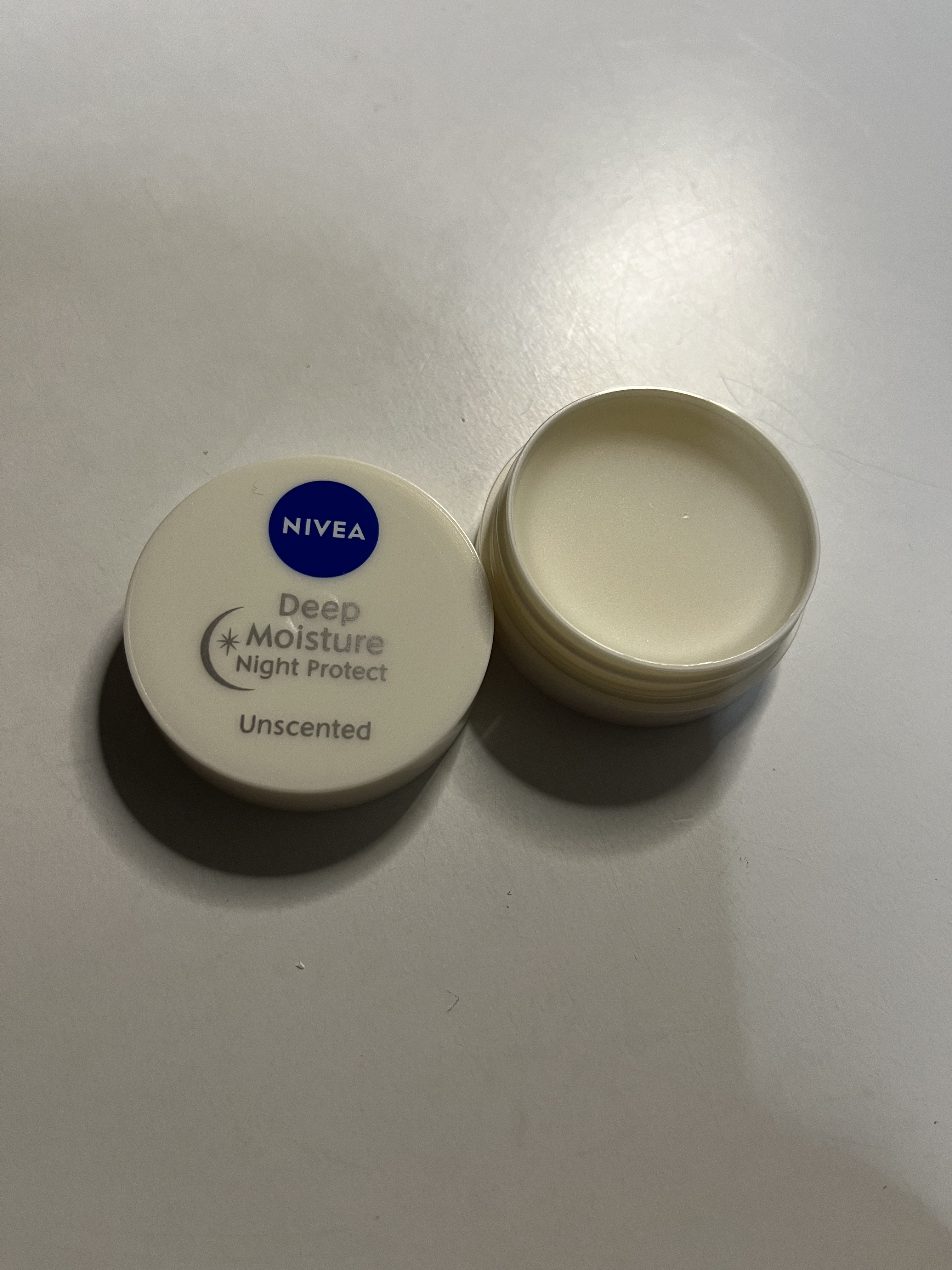 ディープモイスチャーナイトプロテクト　無香料 無香料/ニベア/リップマスクを使ったクチコミ（2枚目）