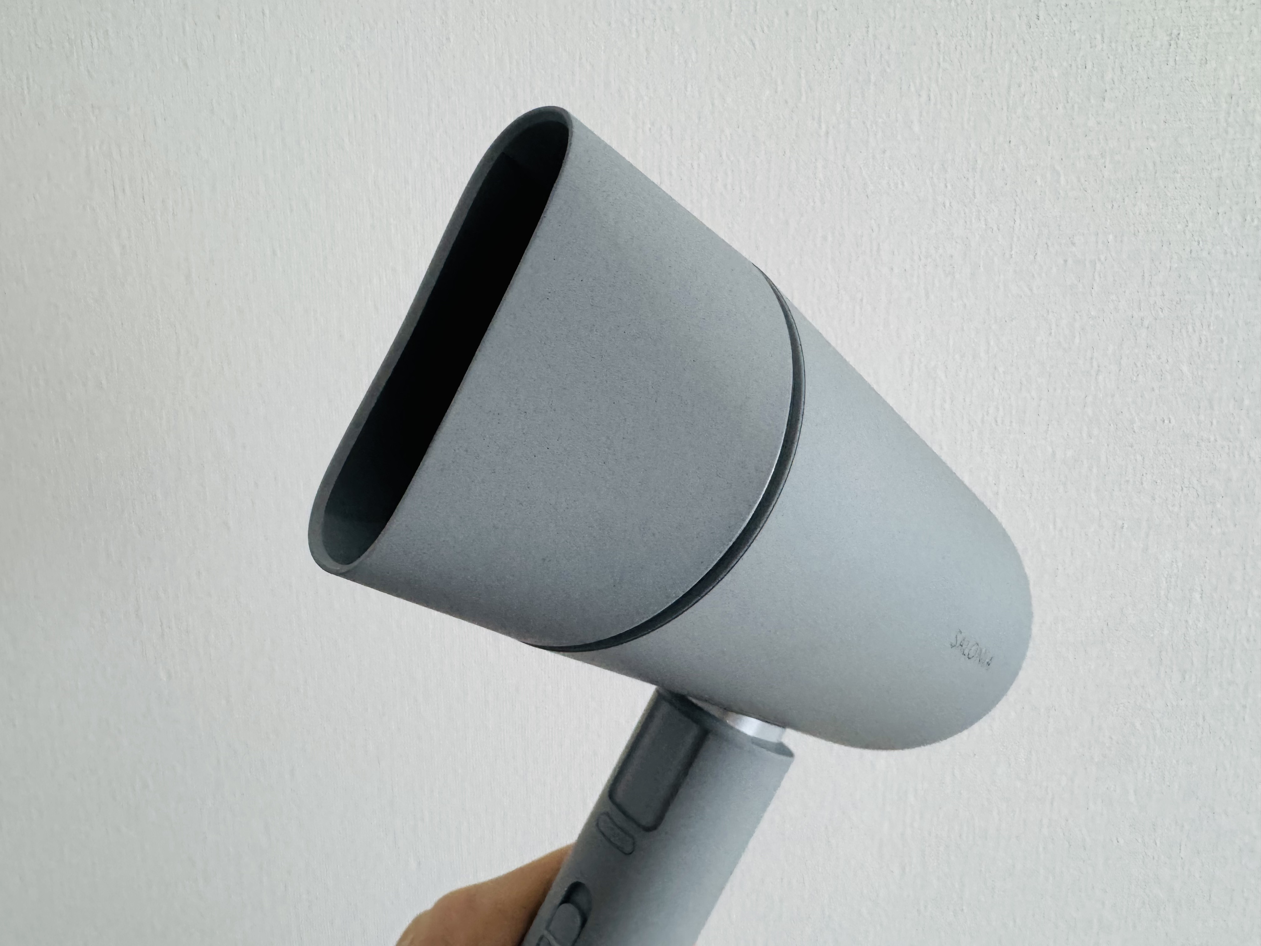 サロニア　エアトリートメントドライヤー​/SALONIA/ドライヤーを使ったクチコミ（3枚目）