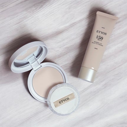 ミネラルシルキーベール 25年限定パッケージ/エトヴォス/プレストパウダーの画像