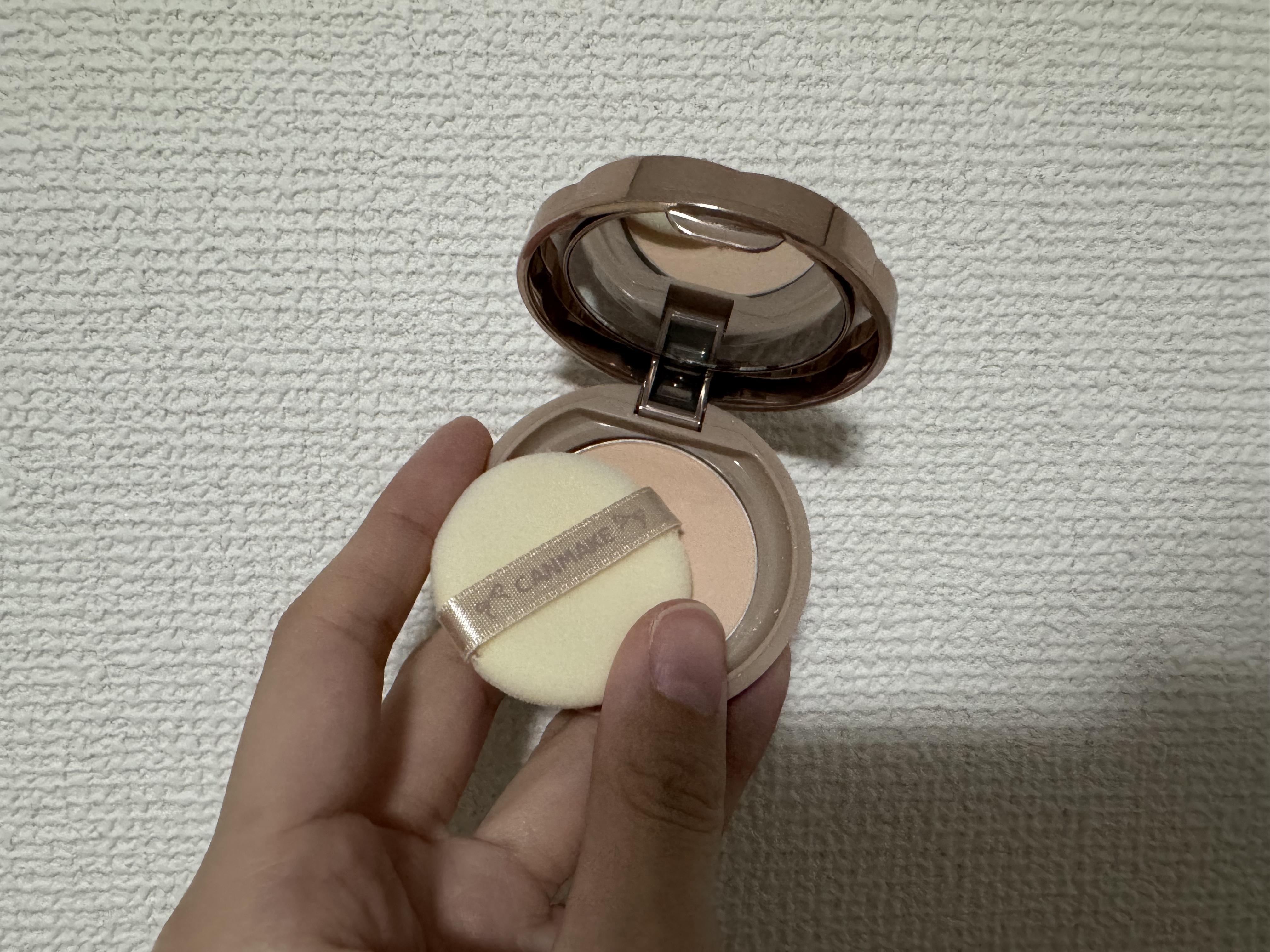 マシュマロフィニッシュパウダー mini ML マットライトオークル/キャンメイク/フェイスパウダーを使ったクチコミ（2枚目）