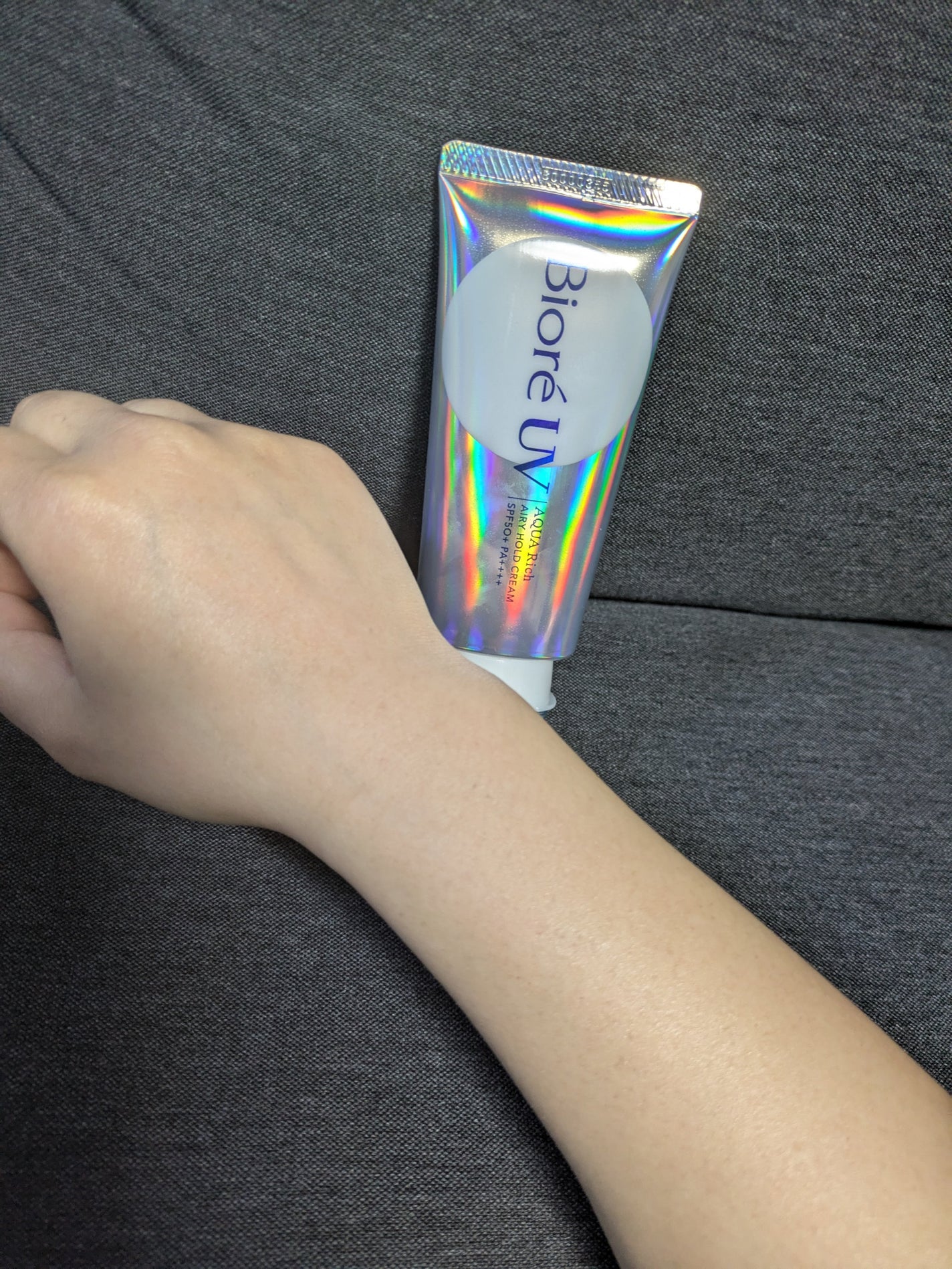 アクアリッチ エアリーホールドクリーム(呼吸感ベールUV)/ビオレ/日焼け止めクリームを使ったクチコミ(4枚目)