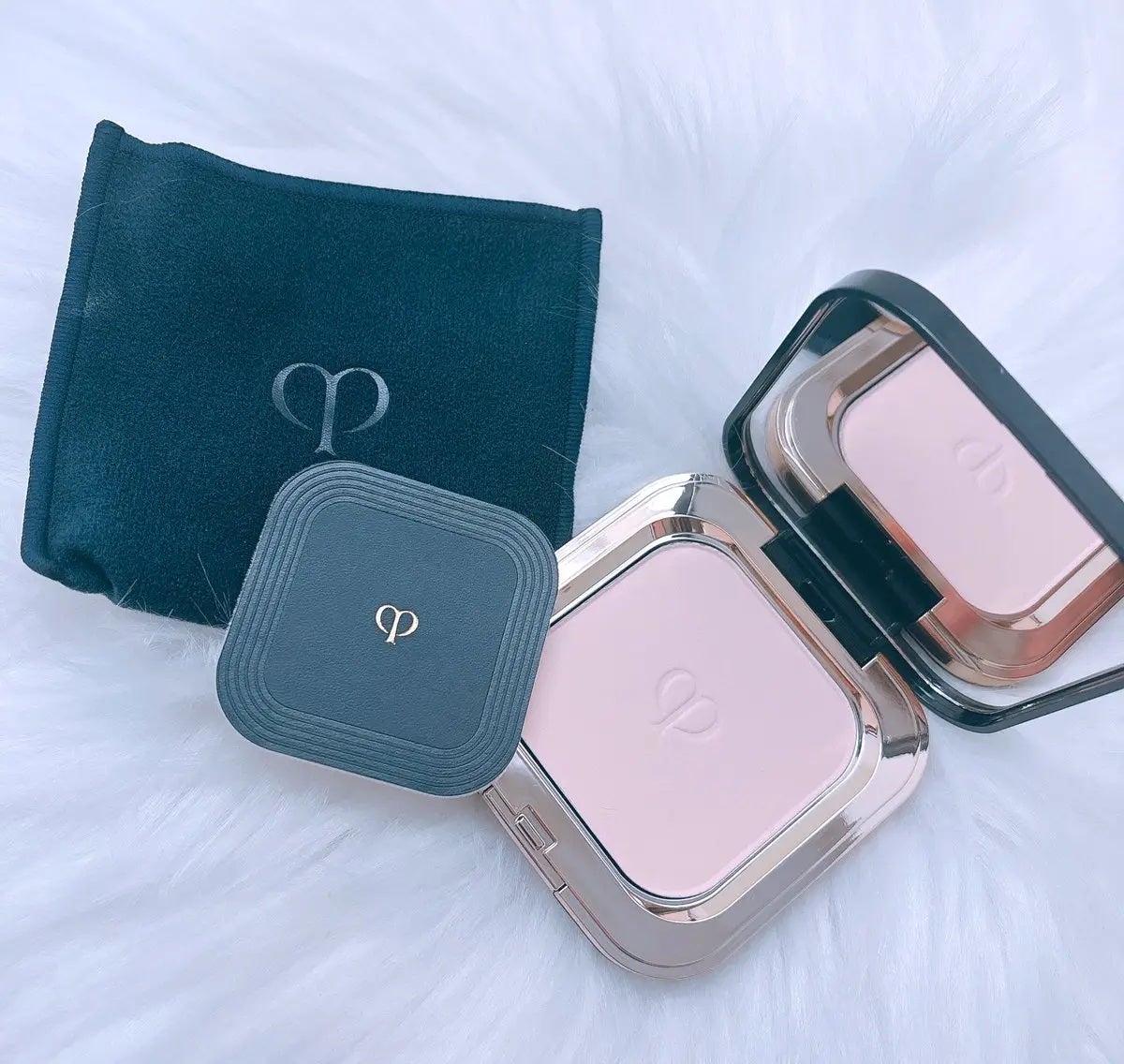 プードルコンパクトエサンシエルn/クレ・ド・ポー ボーテ/プレストパウダーを使ったクチコミ(2枚目)