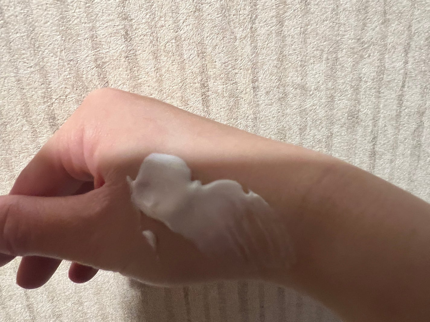 ヒアルーシカ ウォーターフィット サンセラム/SKIN1004/日焼け止めローションを使ったクチコミ(2枚目)