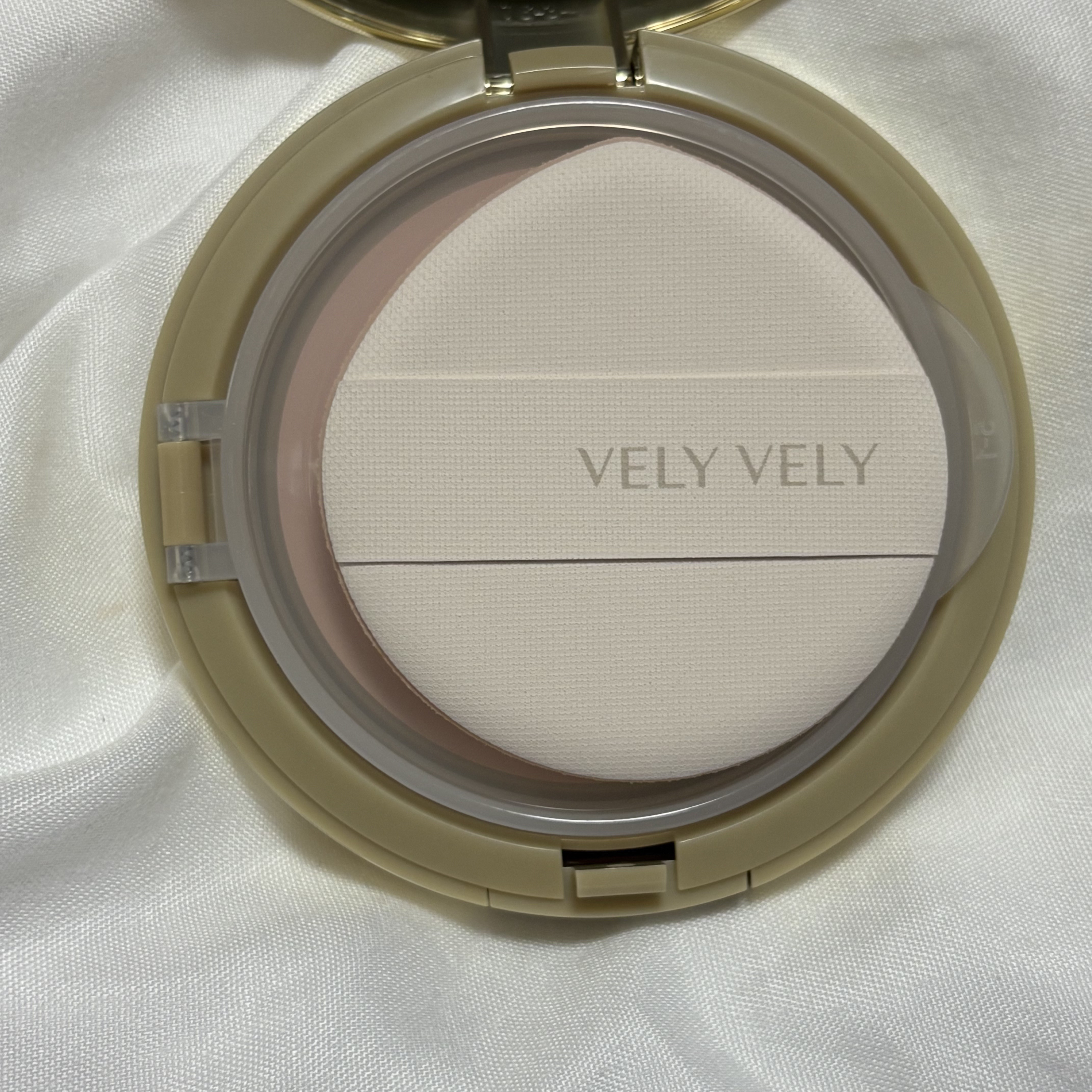 はちみつツヤ肌クッションファンデ/VELY VELY/クッションファンデーションを使ったクチコミ（2枚目）