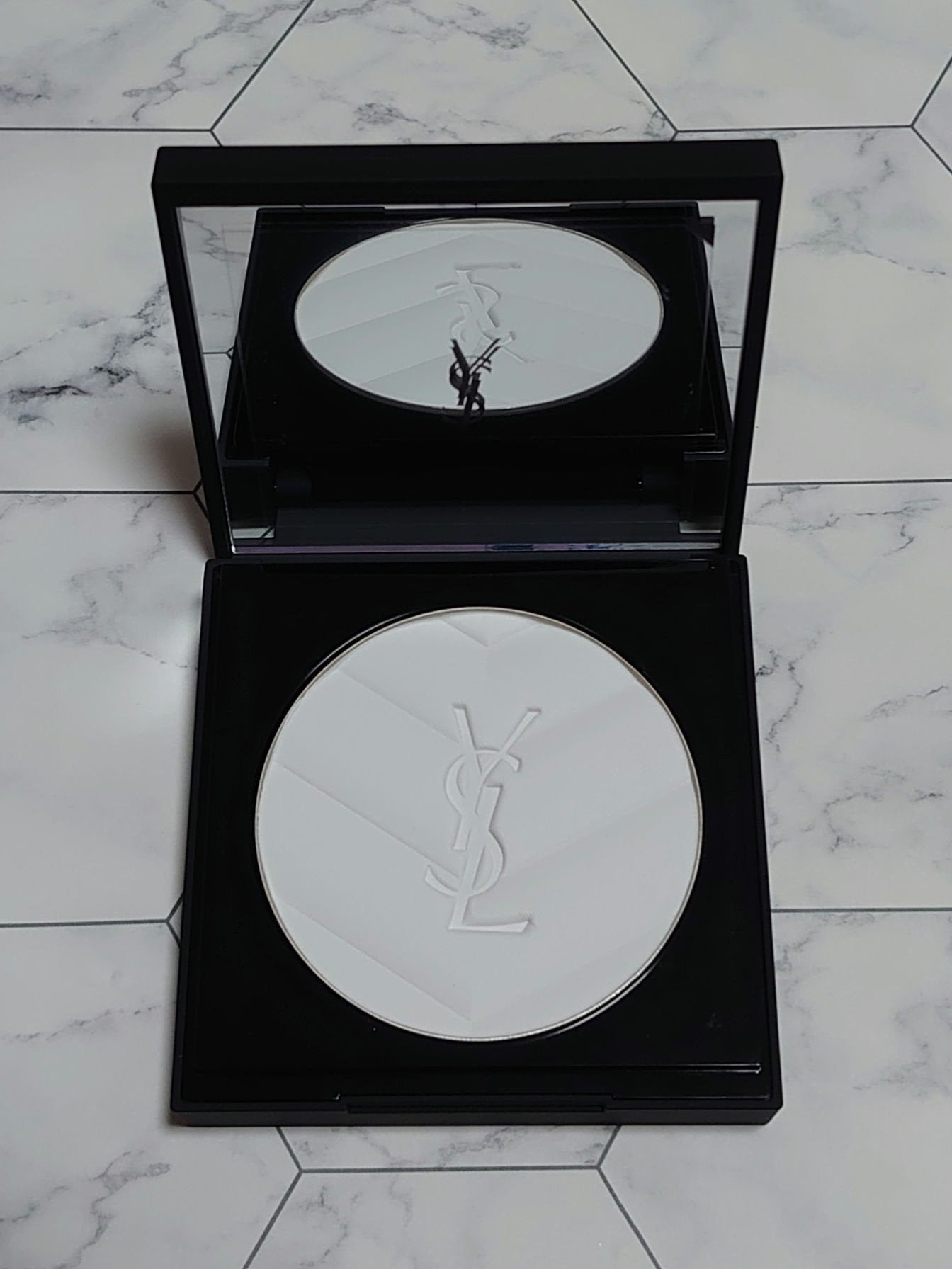 オールアワーズ ハイパープレストパウダー/YVES SAINT LAURENT BEAUTE/プレストパウダーを使ったクチコミ(2枚目)