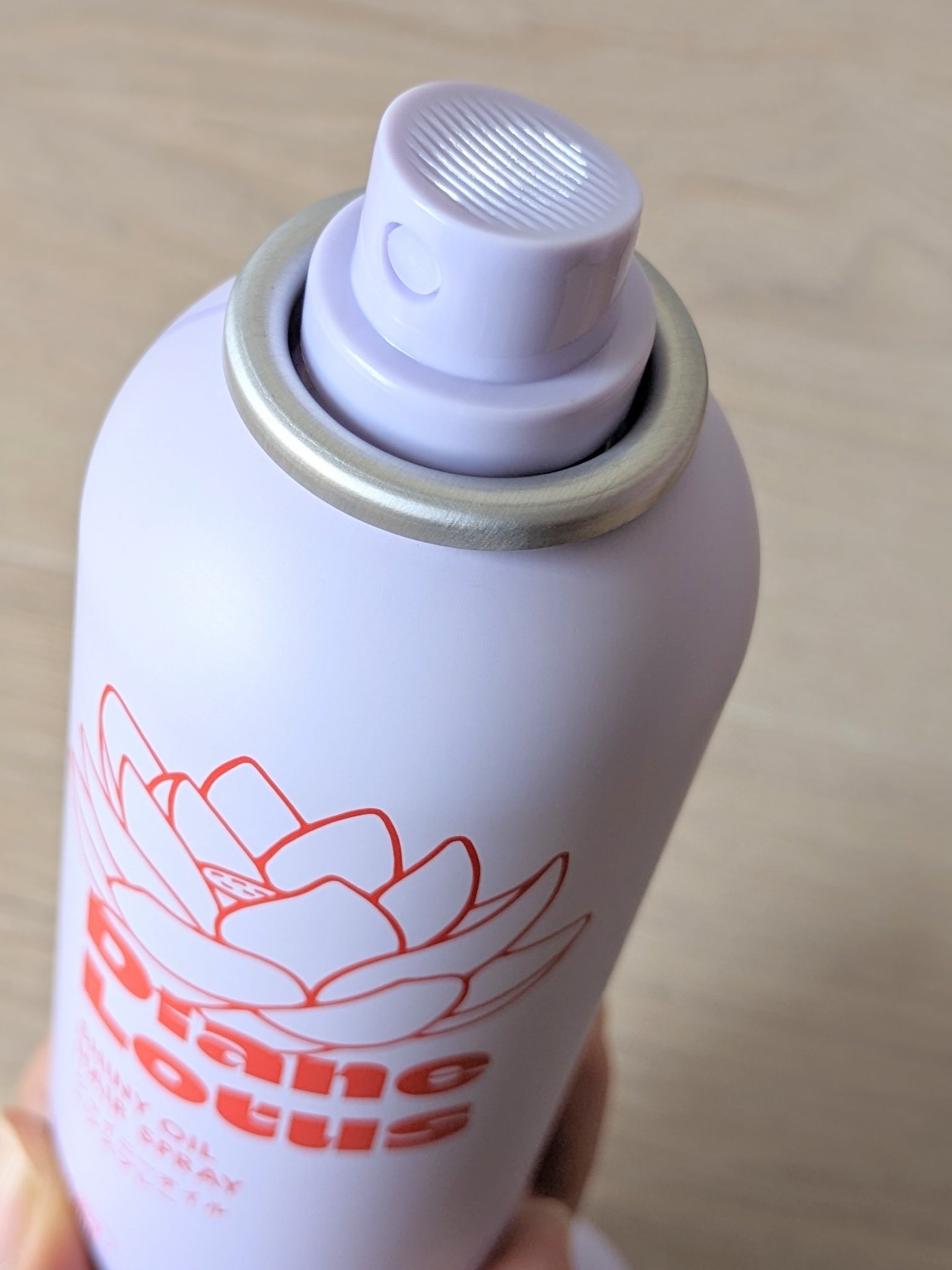 ロータス シャイニーオイル ヘアスプレー フィグ＆ローズの香り/ダイアン/ヘアスプレーを使ったクチコミ（3枚目）