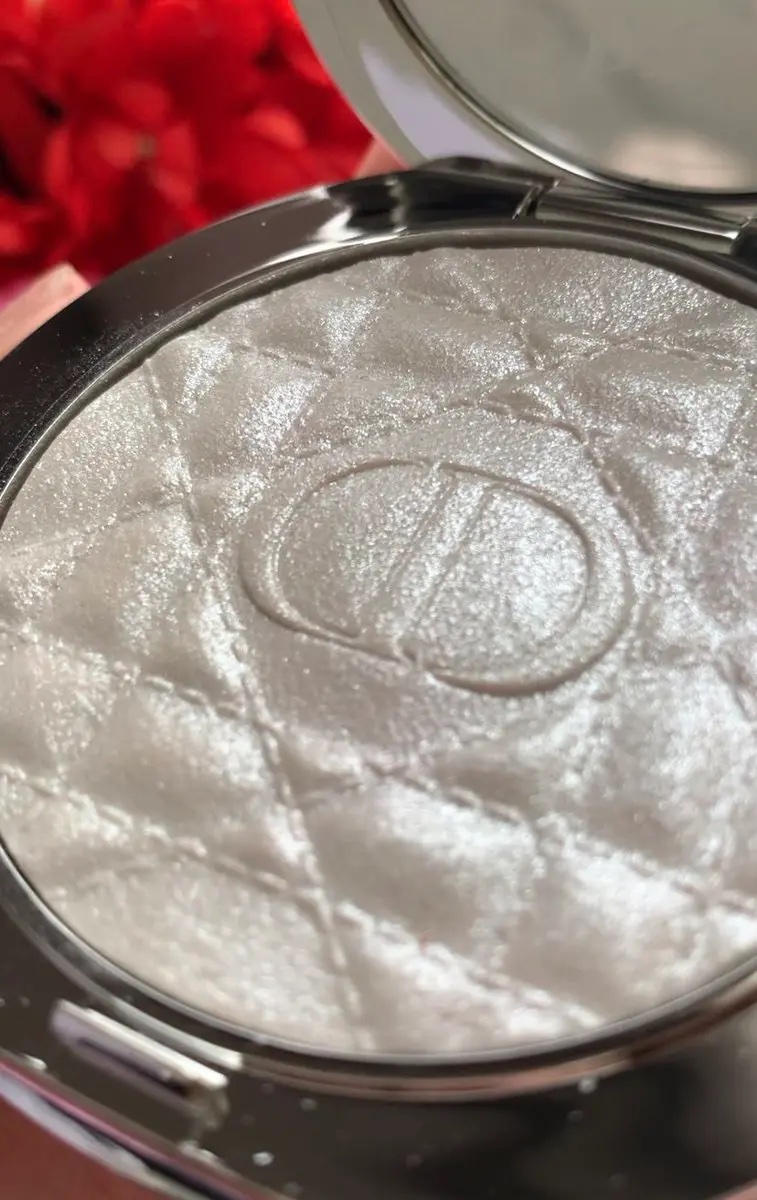 ディオールスキン フォーエヴァー グロウ ルミナイザー 06 オパール シークイン/Dior/ハイライトを使ったクチコミ（2枚目）