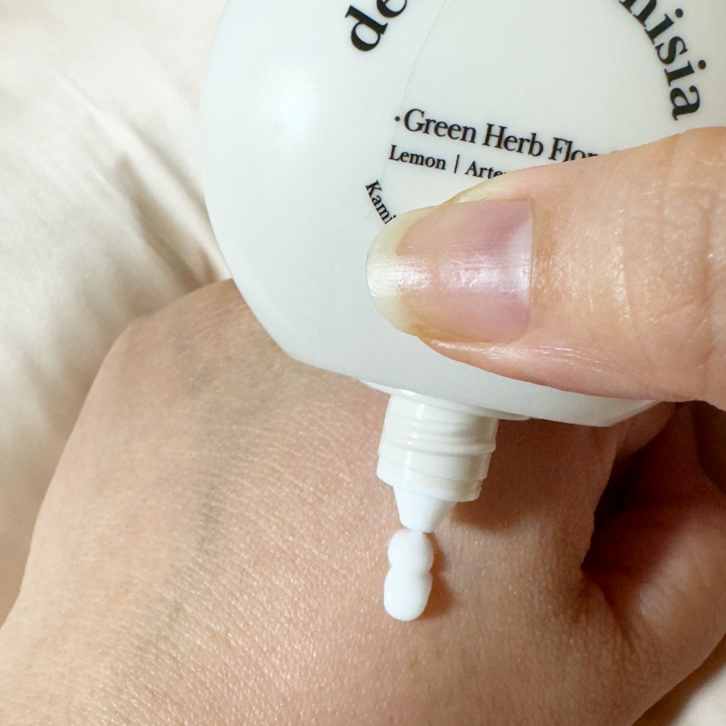 パフューマリー ハンド＆ネイルクリーム デューイアルテミシア 50ml/カミール/ハンドクリームを使ったクチコミ（3枚目）