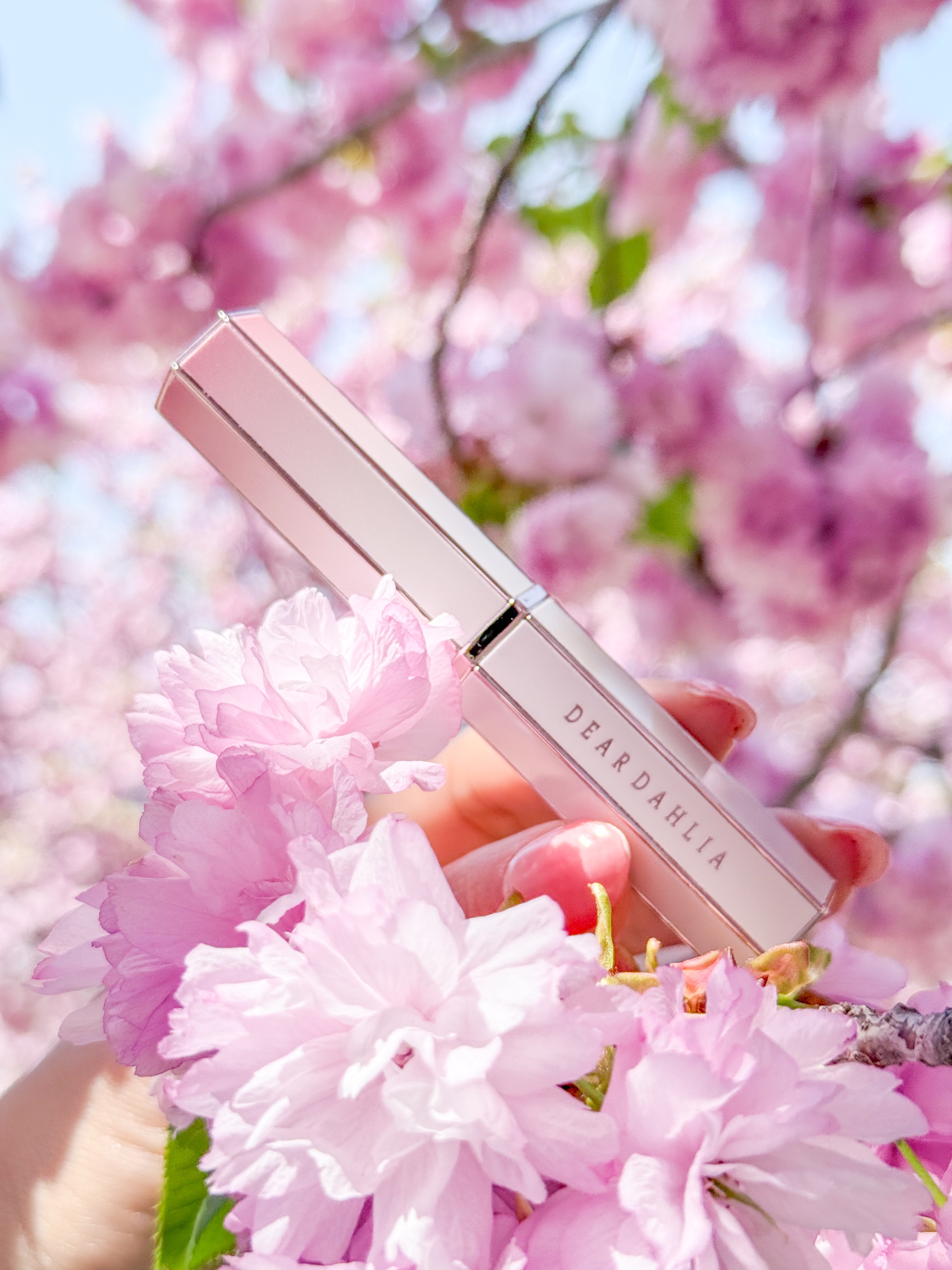 ブルベさんに朗報✨

このカラーは旅行先で大活躍する
リップにもチークにも使えるアイテム！

DEAR DAHLIA（ディアダリア）
リップアルーアグロウシャイン
グレタ・リサ

https://m.qoo10.jp/su/14379793