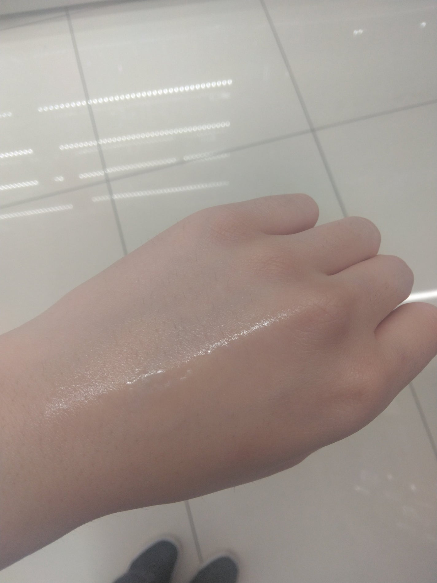 メイクアップフィッティングUVフィクサー/TIRTIR(ティルティル)/日焼け止めミスト・スプレーを使ったクチコミ(3枚目)