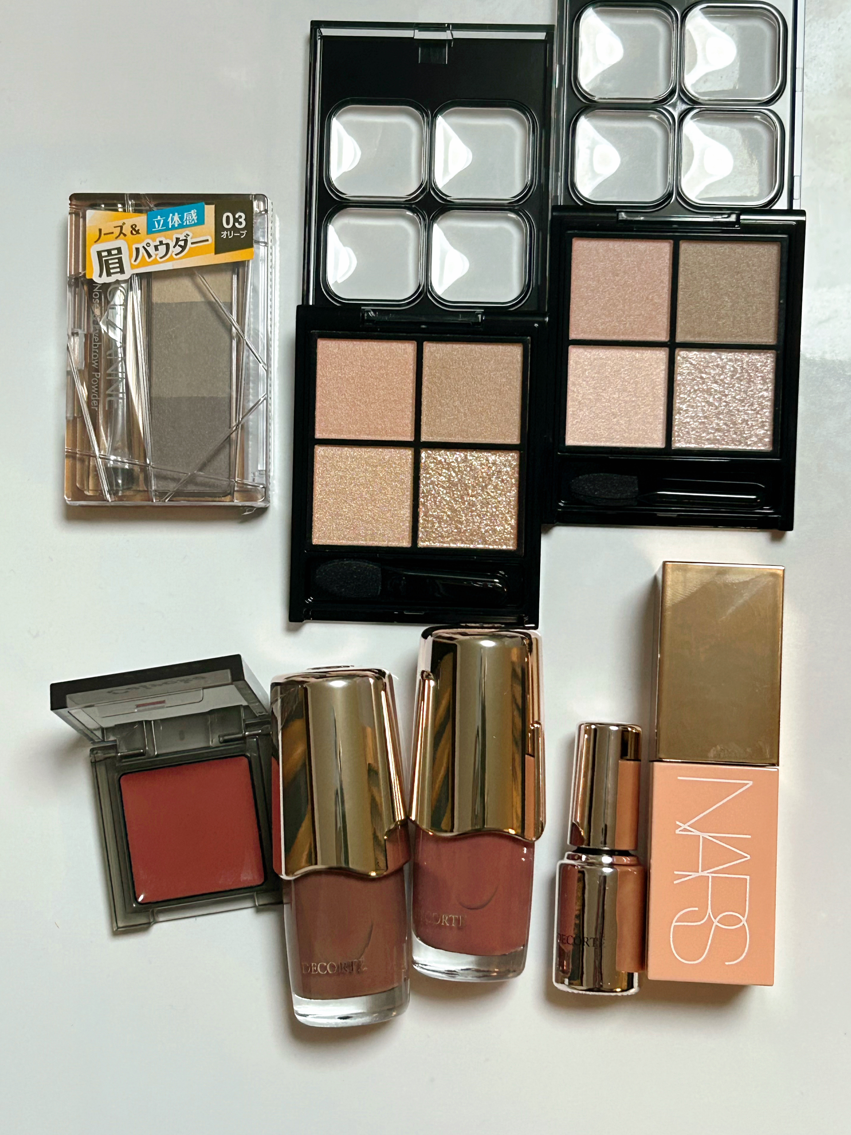 買いました報告

デコルテのネイルはしっかり色がのる10.11にしました☺️
今日は買い物途中にアドレナリンが出まして🛍️NARSでオーガズム、セルヴォークでマルチカラーの５番も💸

ケイトは計画通り2個買い。
オリーブのアイカラーはイ