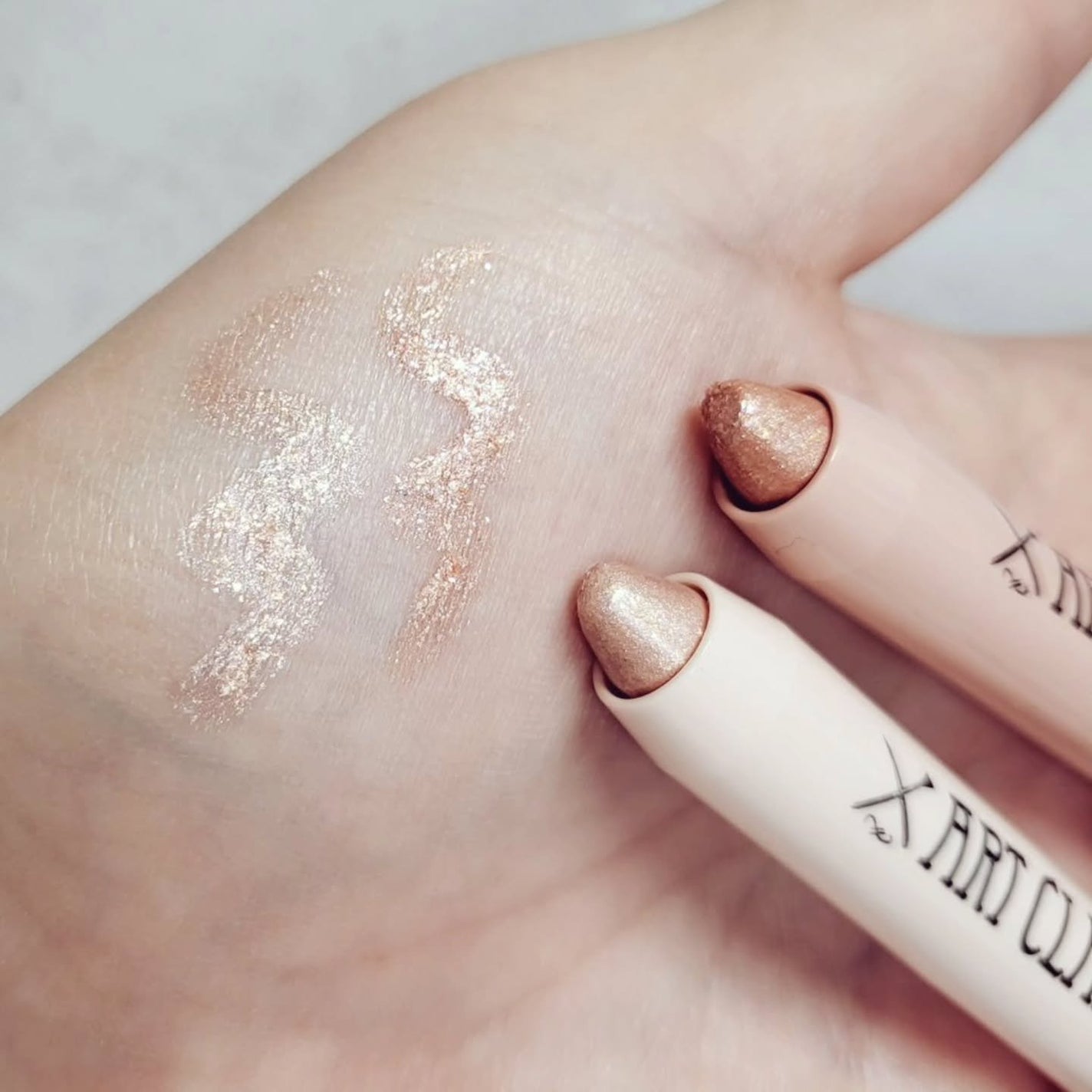 アートクラス アイグリッツ/too cool for school/スティックアイシャドウを使ったクチコミ(1枚目)